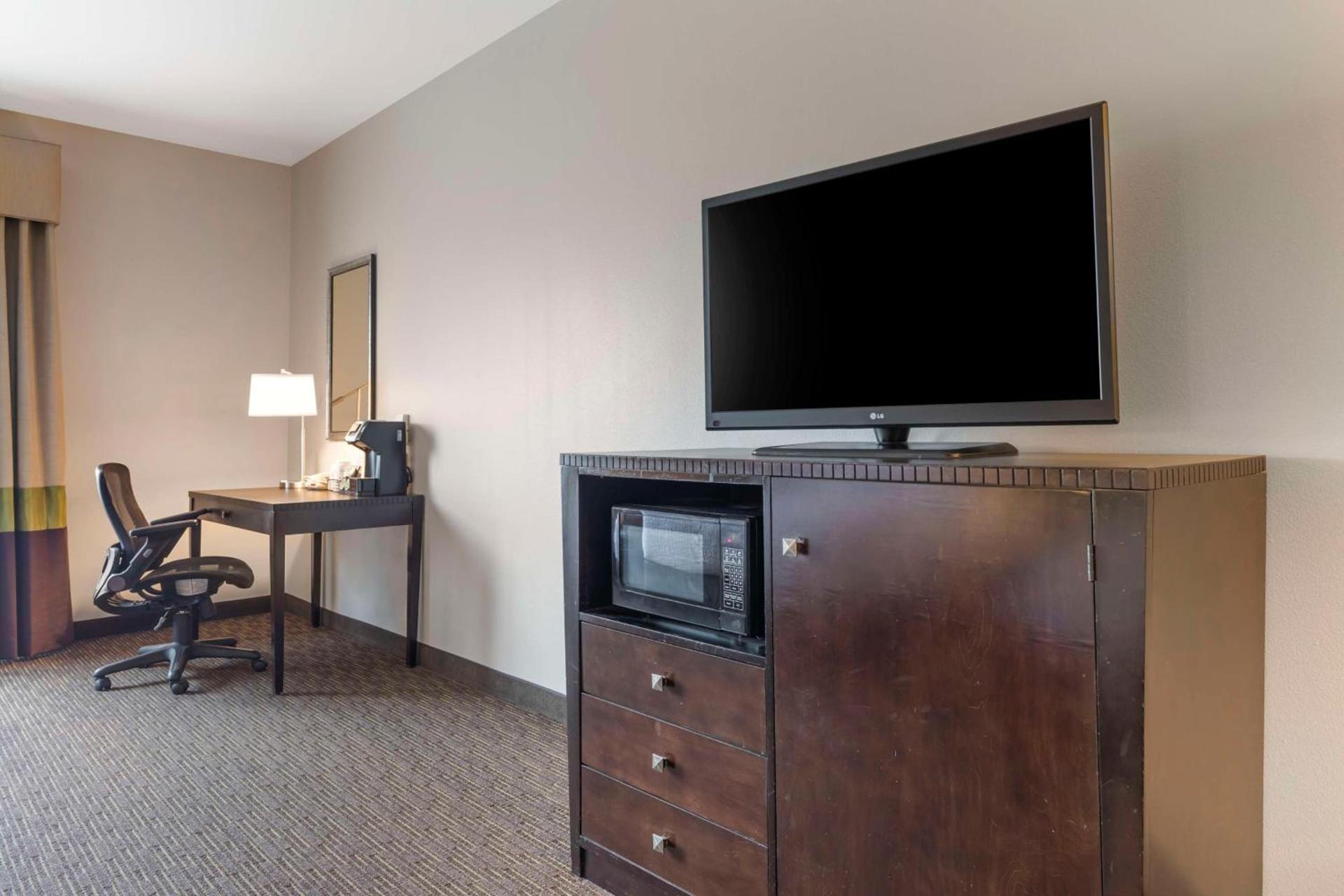 Best Western Plus Duncanville Dallas photo 17