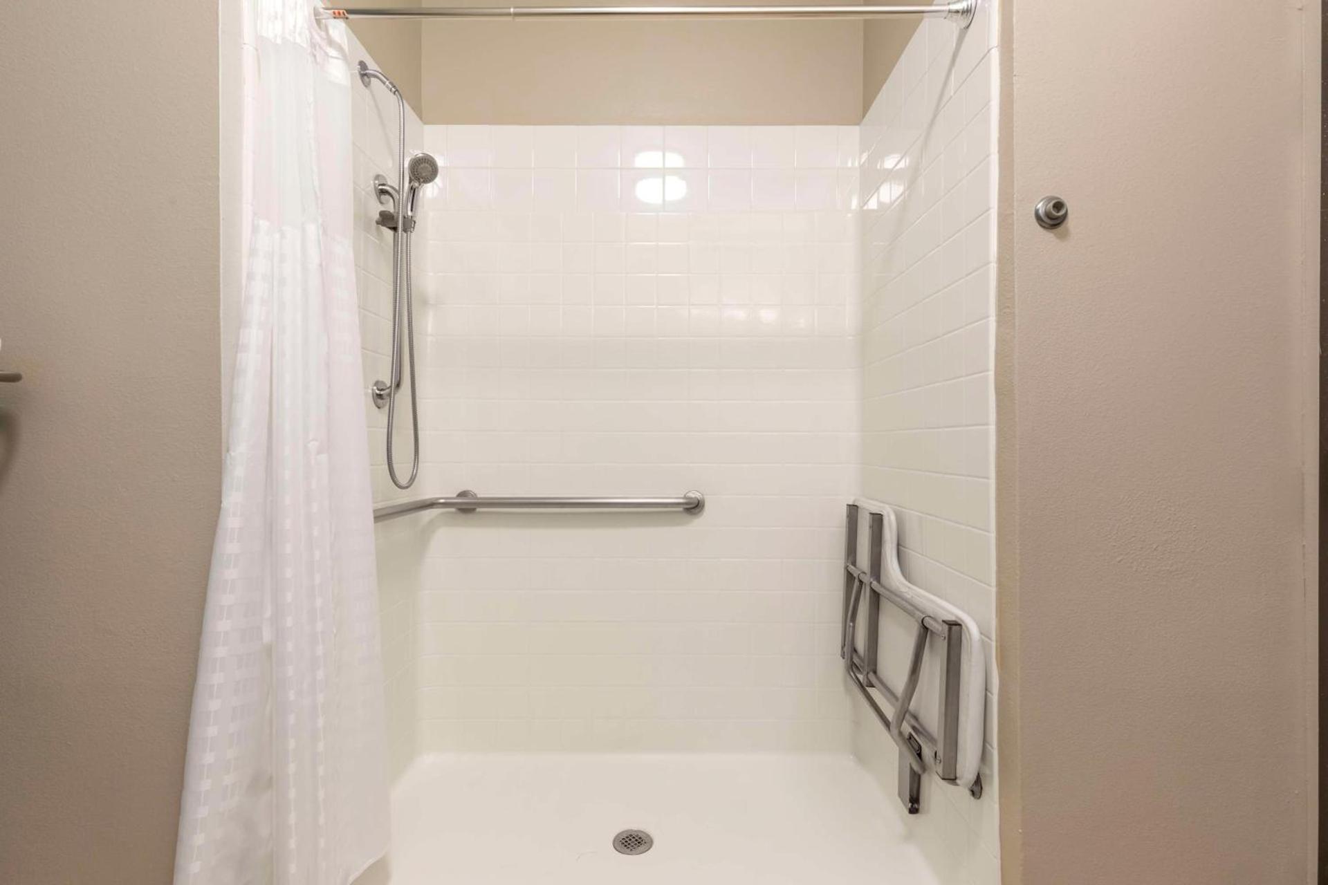 Best Western Plus Duncanville Dallas photo 28