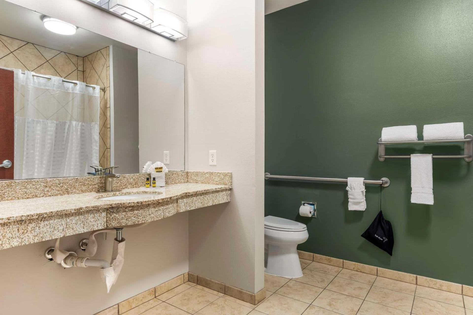 Best Western Plus Duncanville Dallas photo 26