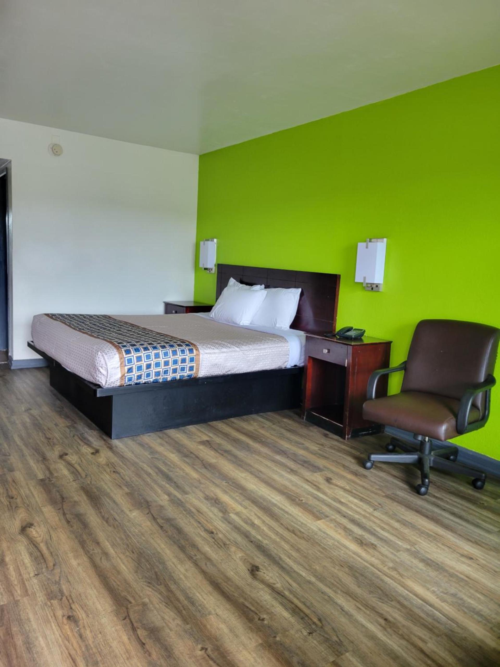 Budgetel Inn and Suites- FORT GORDON photo 21
