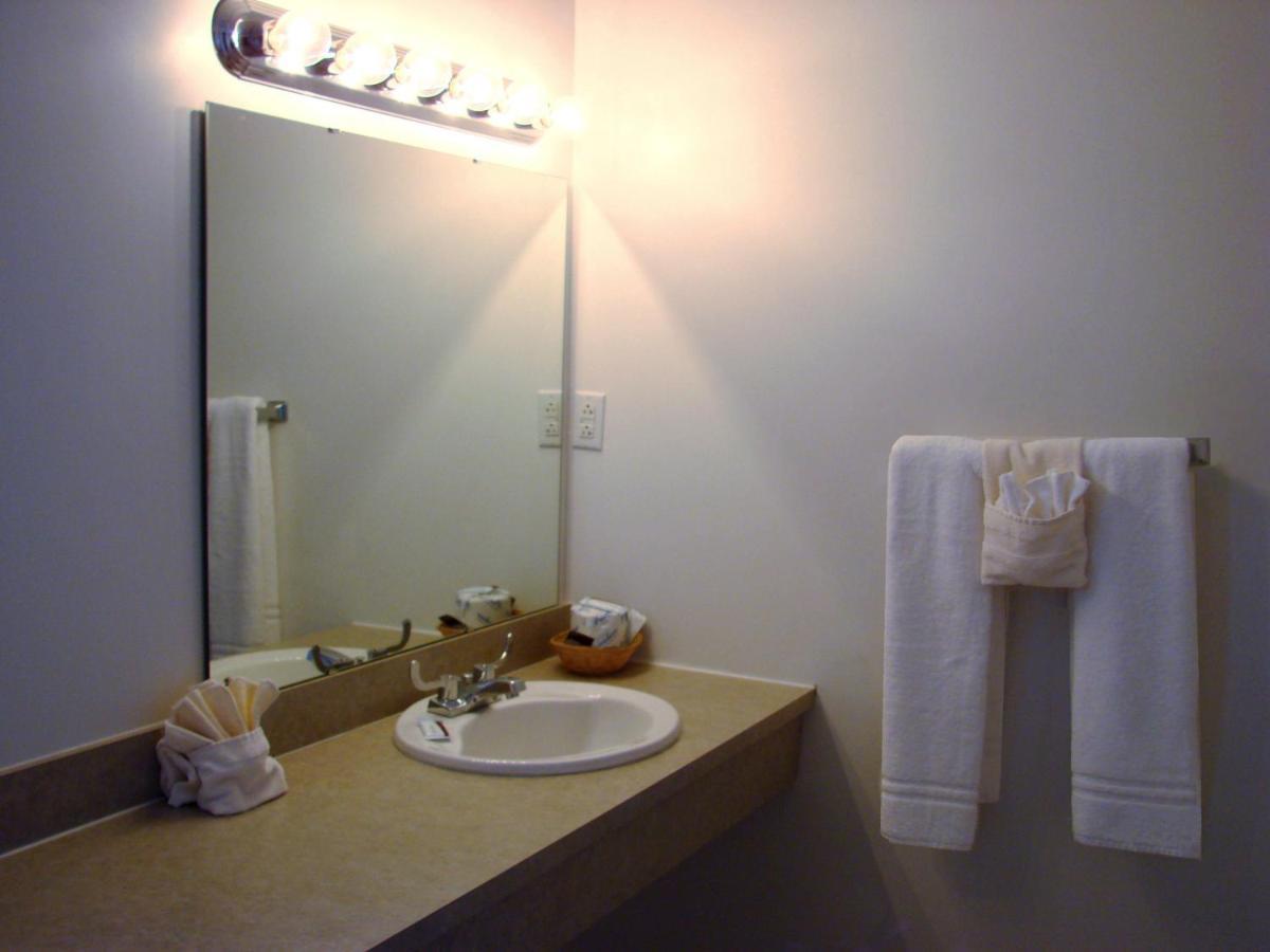Centennial Motel photo 8