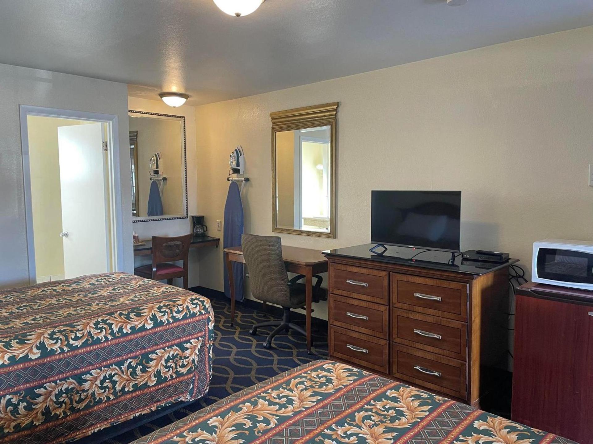 Holiday Motel Oakdale photo 18