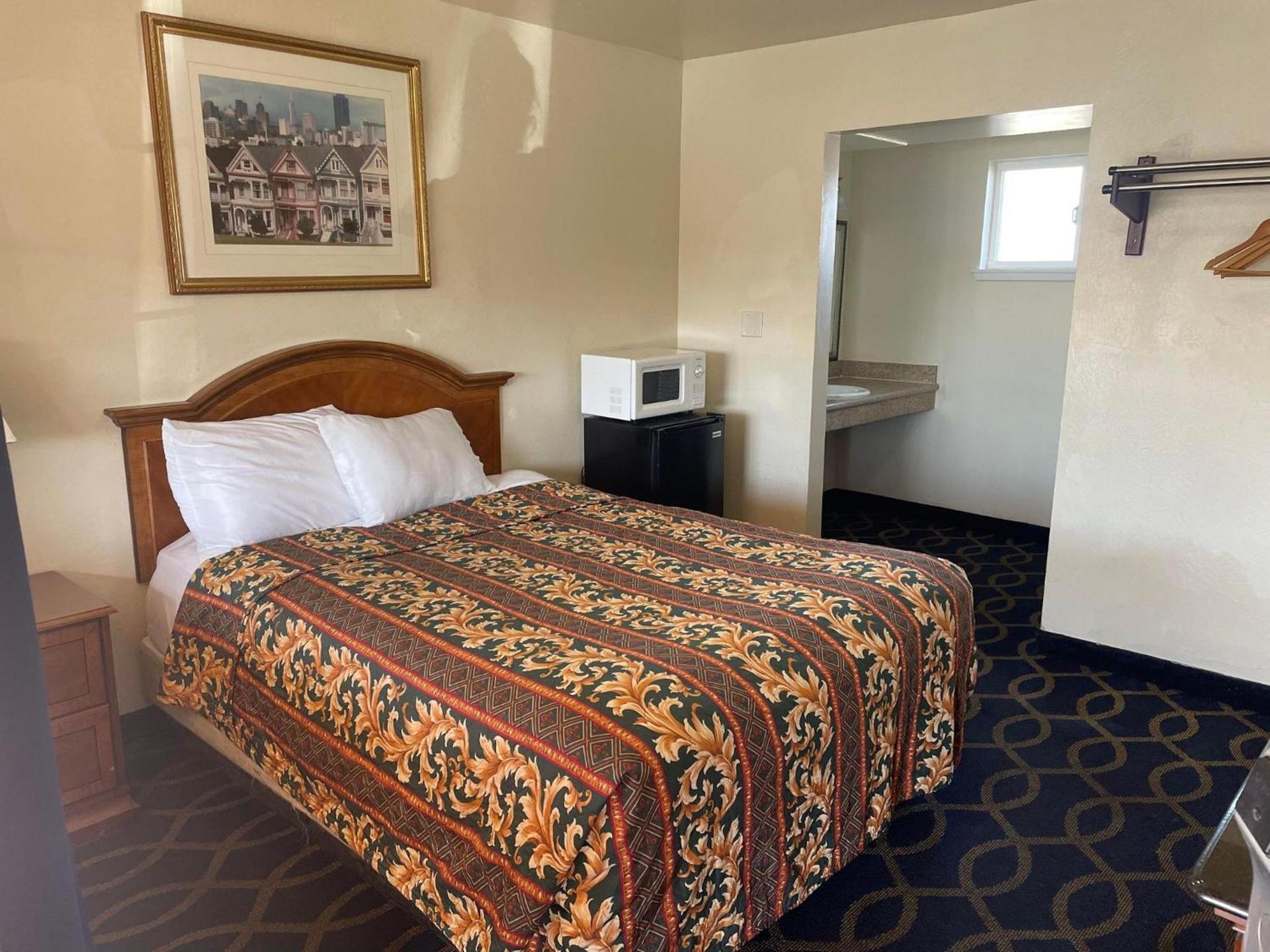 Holiday Motel Oakdale photo 22