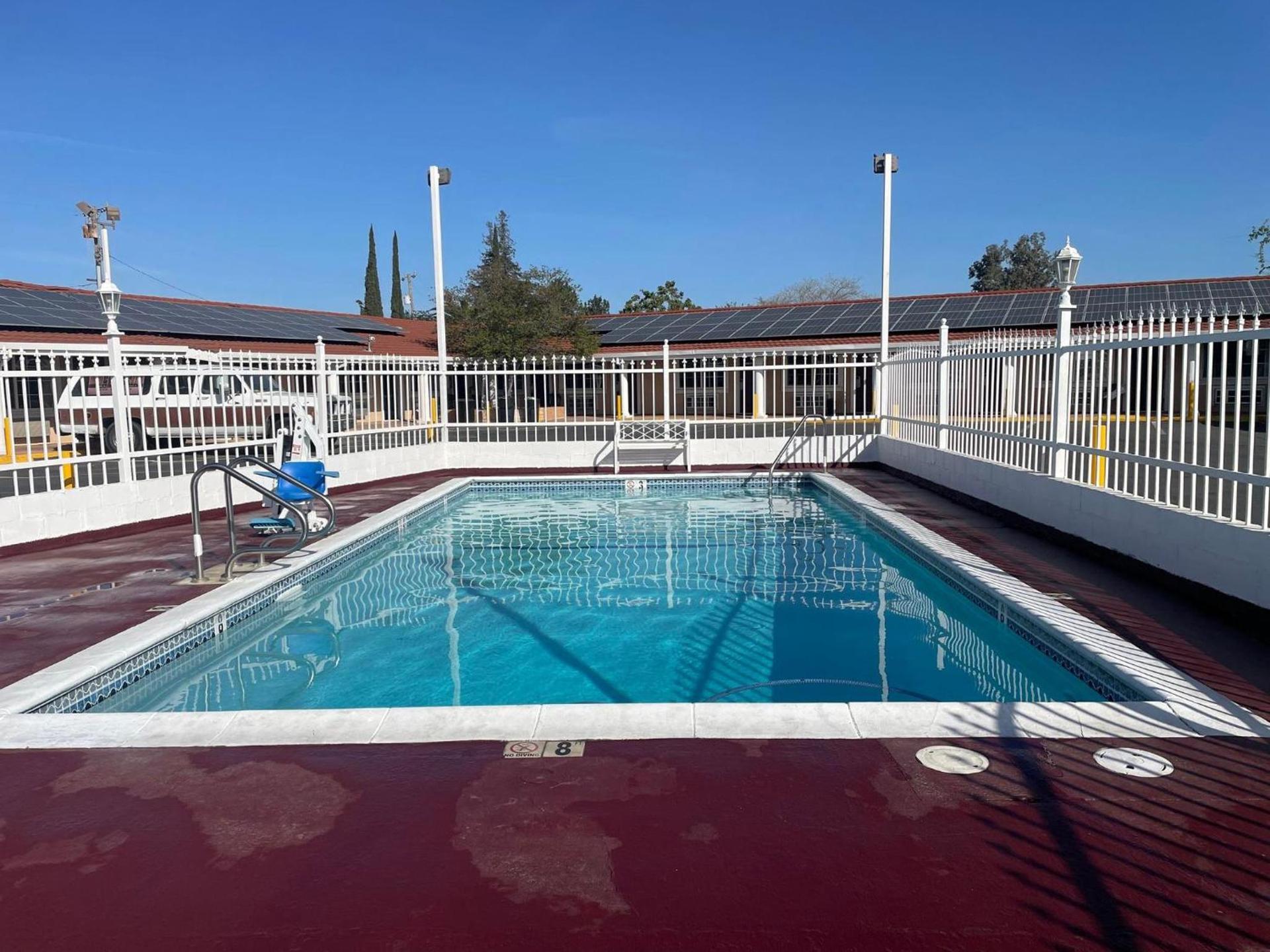 Holiday Motel Oakdale photo 26