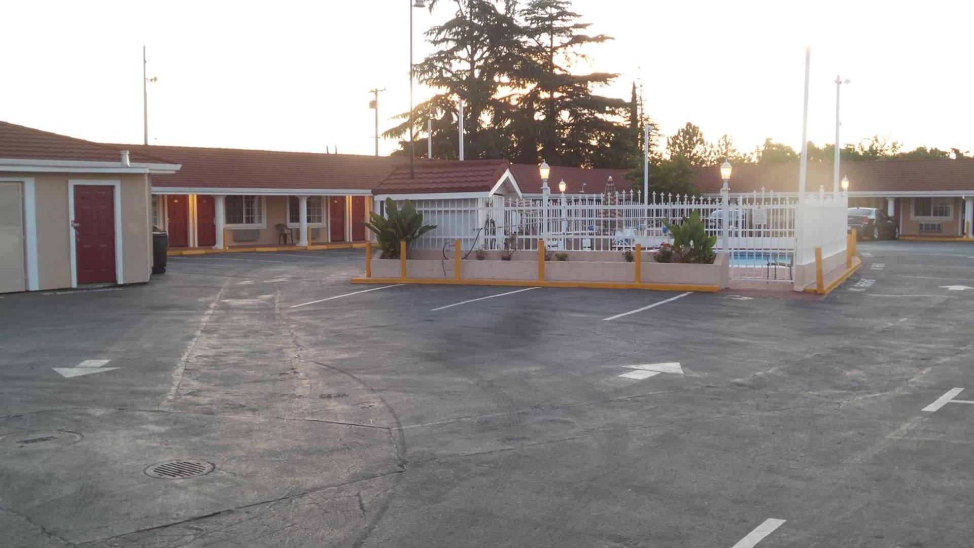 Holiday Motel Oakdale photo 28
