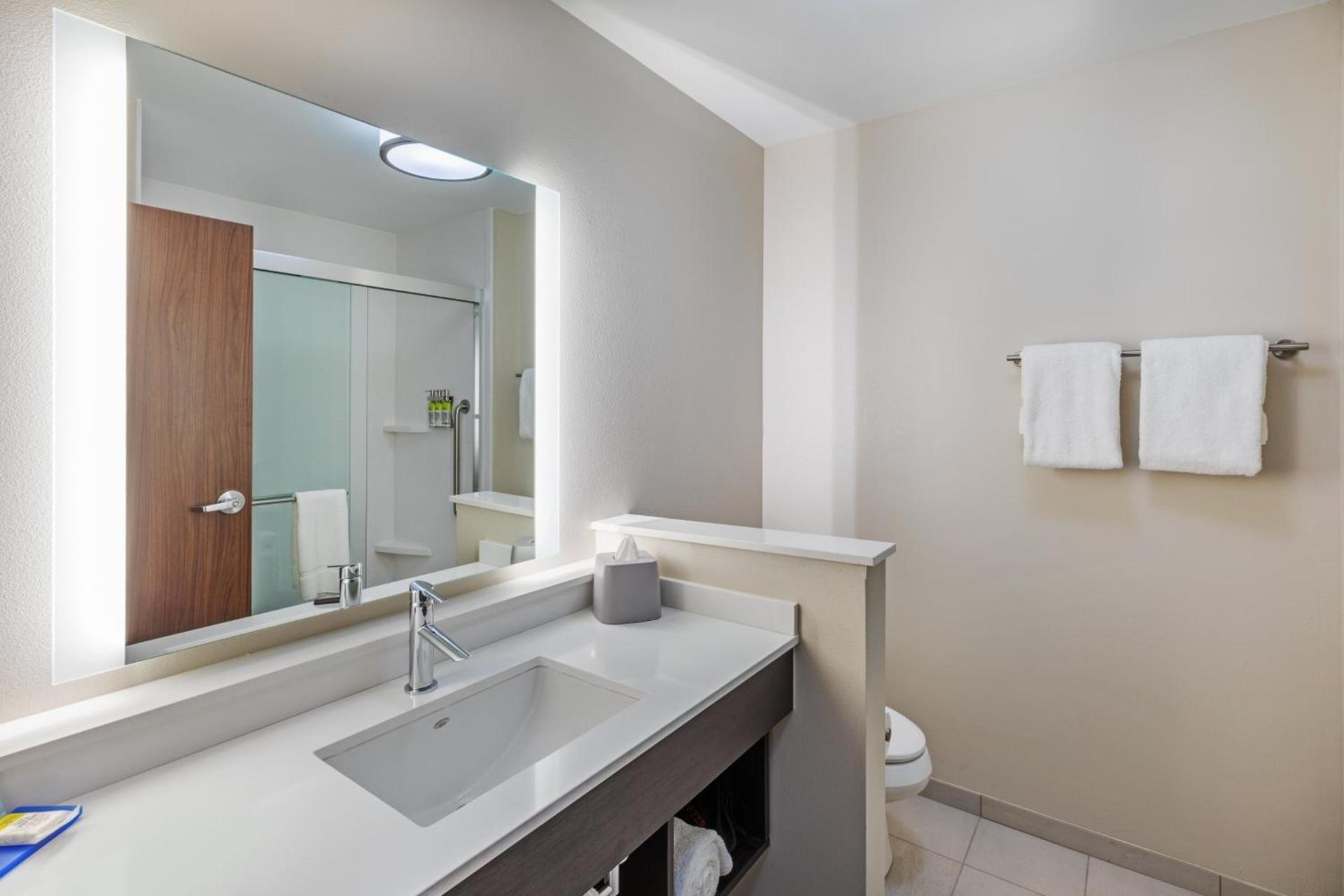 Holiday Inn Express & Suites Purcell by IHG photo 24