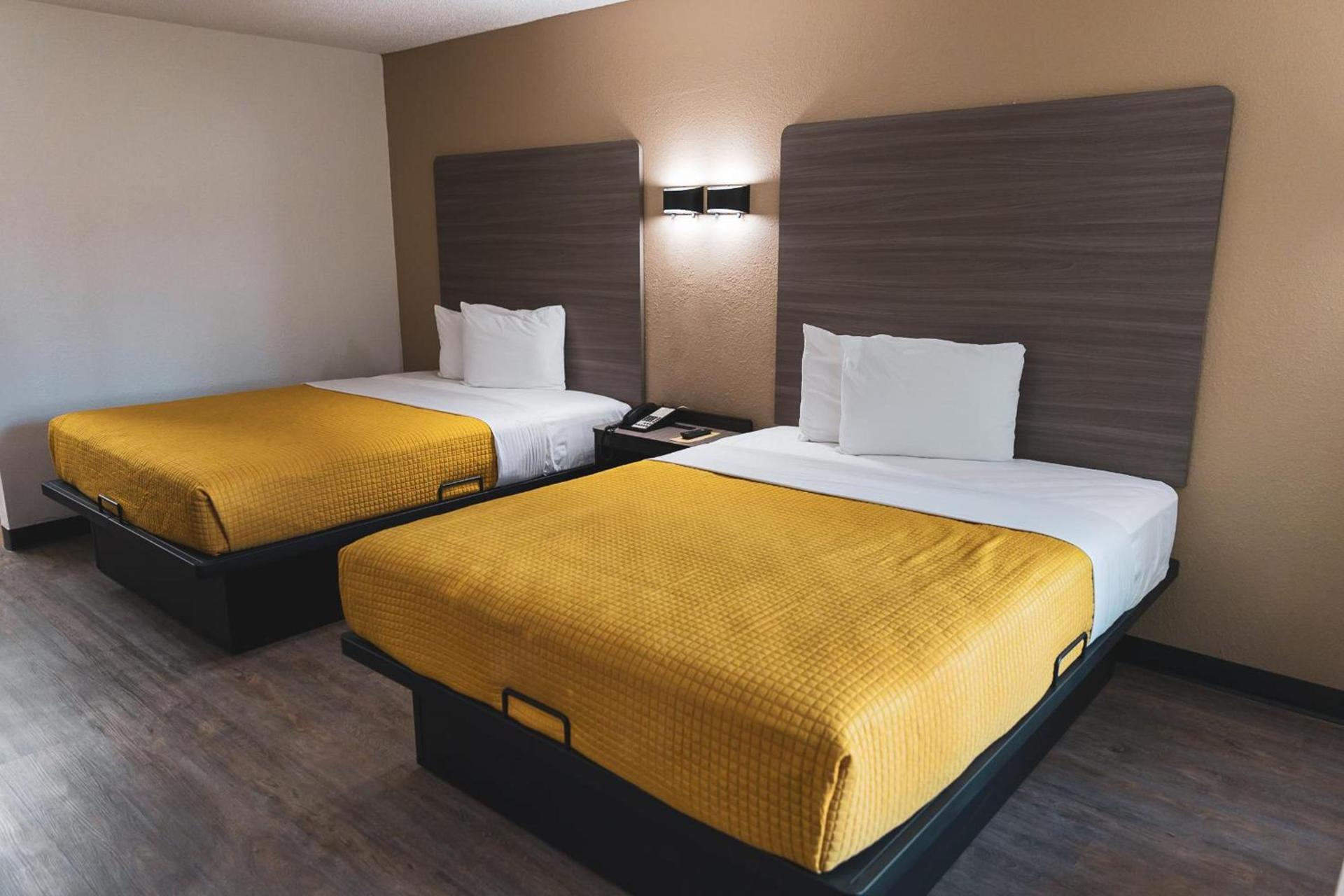 Express Inn & Suites photo 12