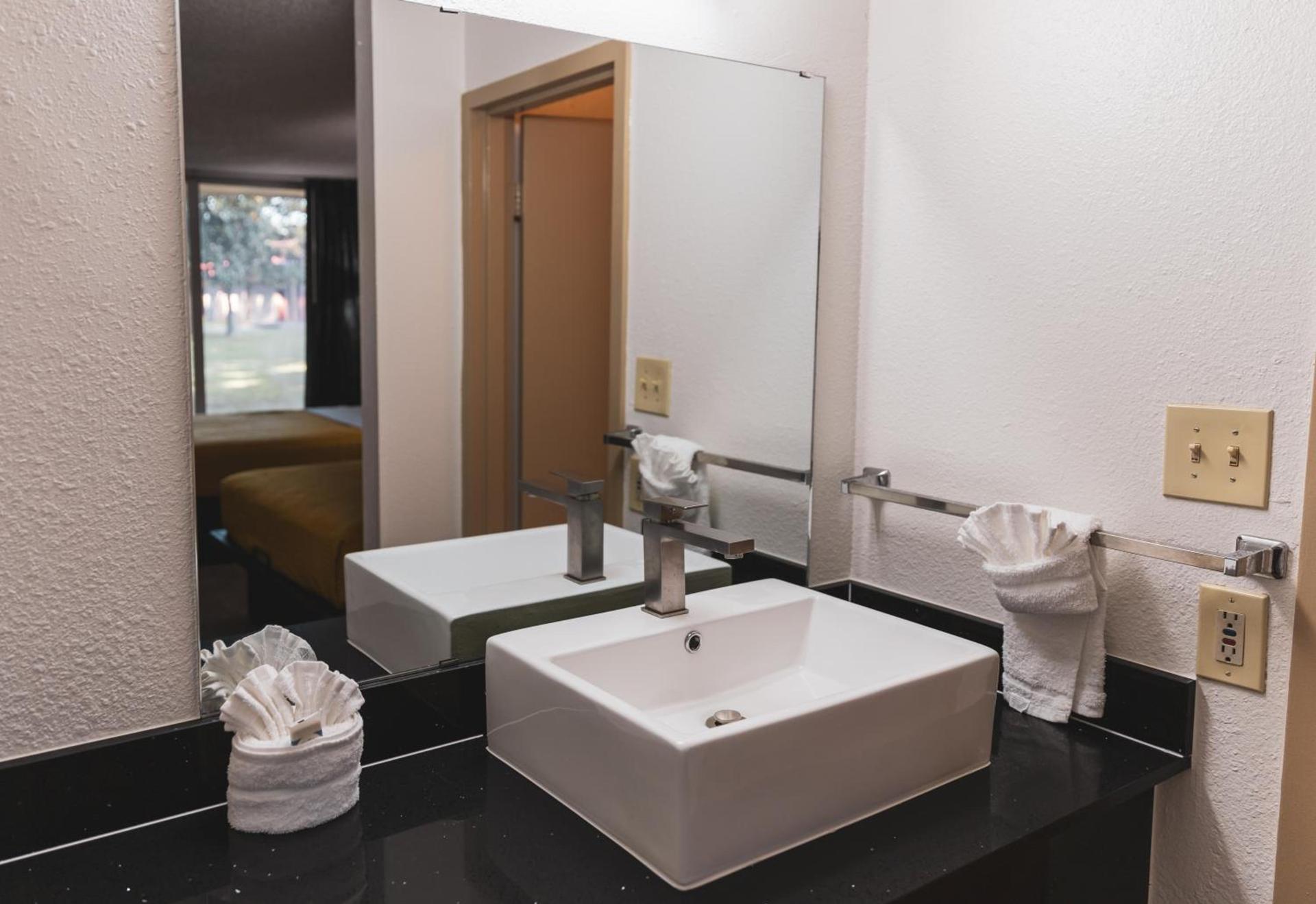 Express Inn & Suites photo 15