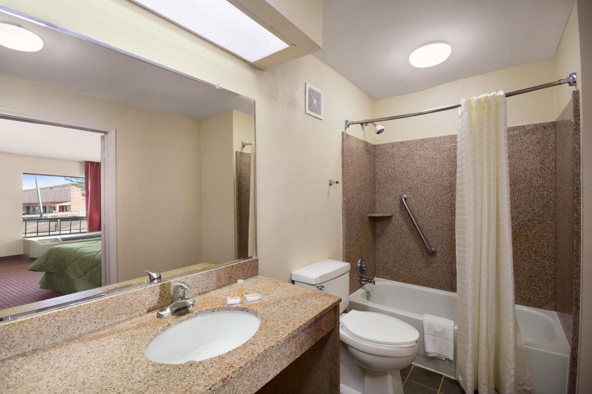 Days Inn by Wyndham Cookeville photo 33