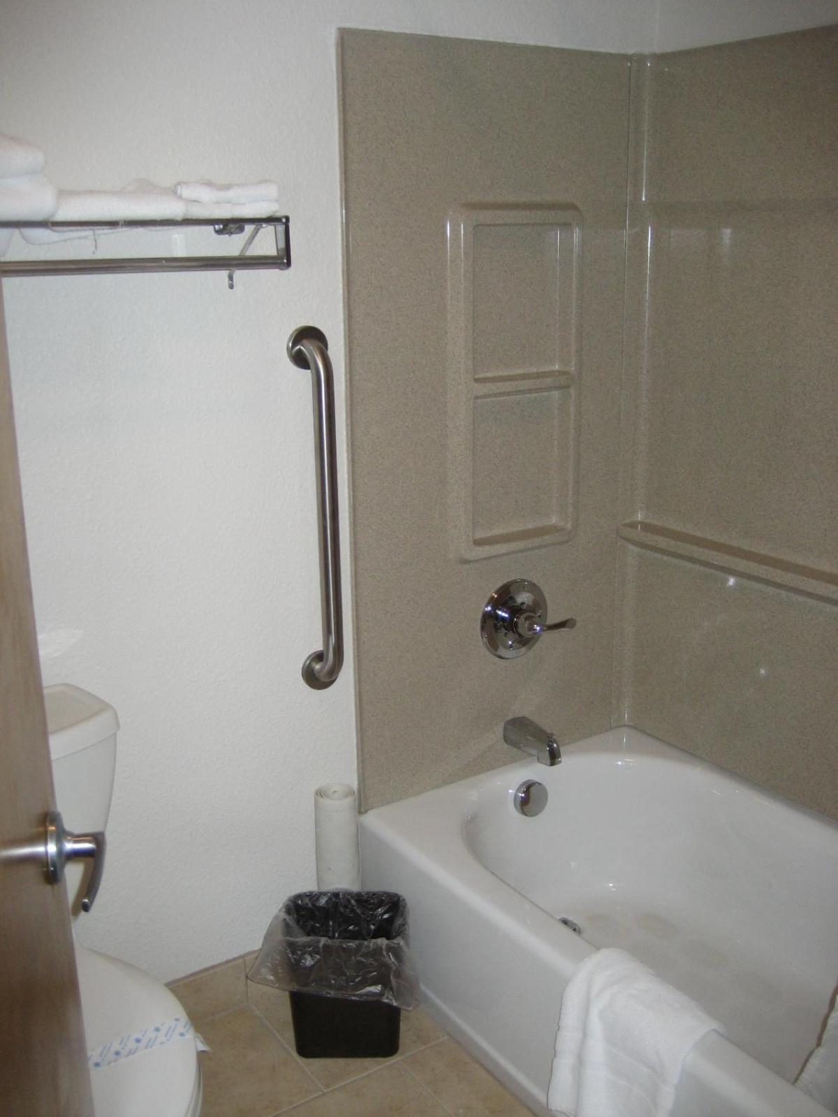 Americas Best Value Inn Burns photo 29