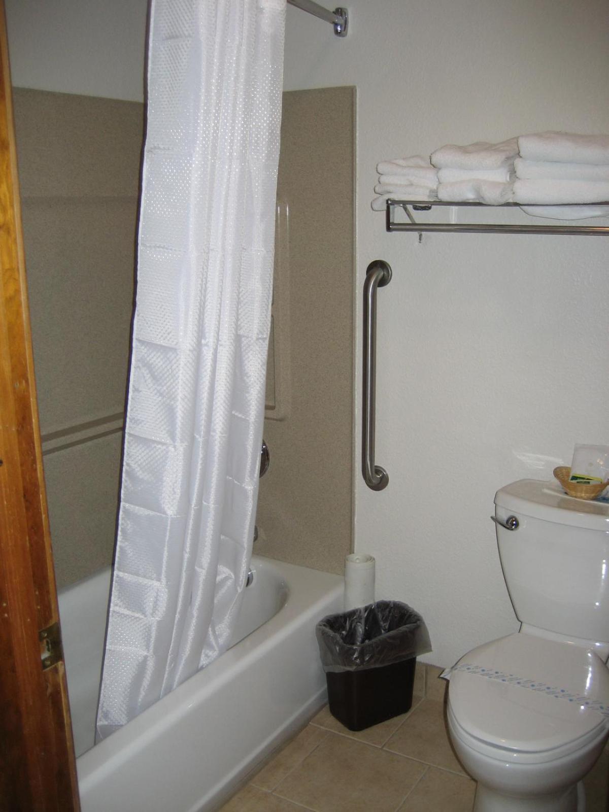 Americas Best Value Inn Burns photo 27