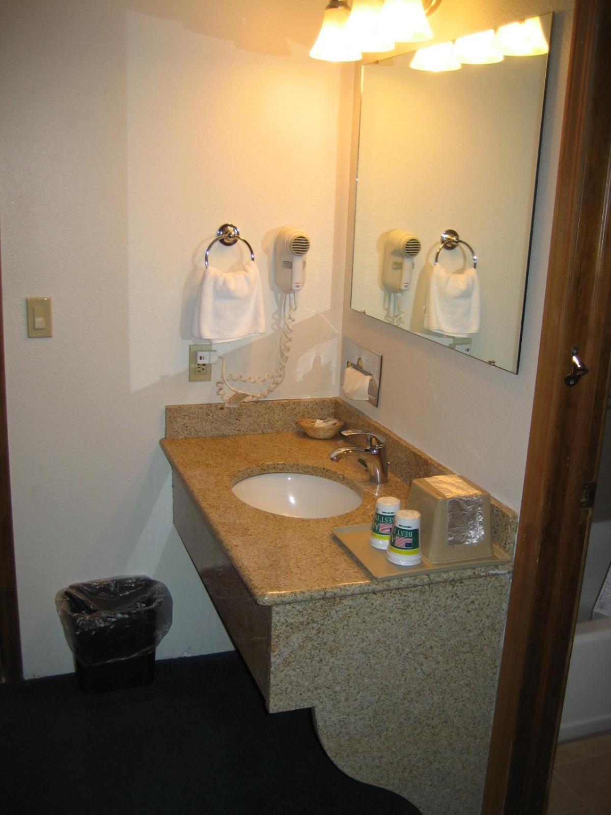 Americas Best Value Inn Burns photo 31
