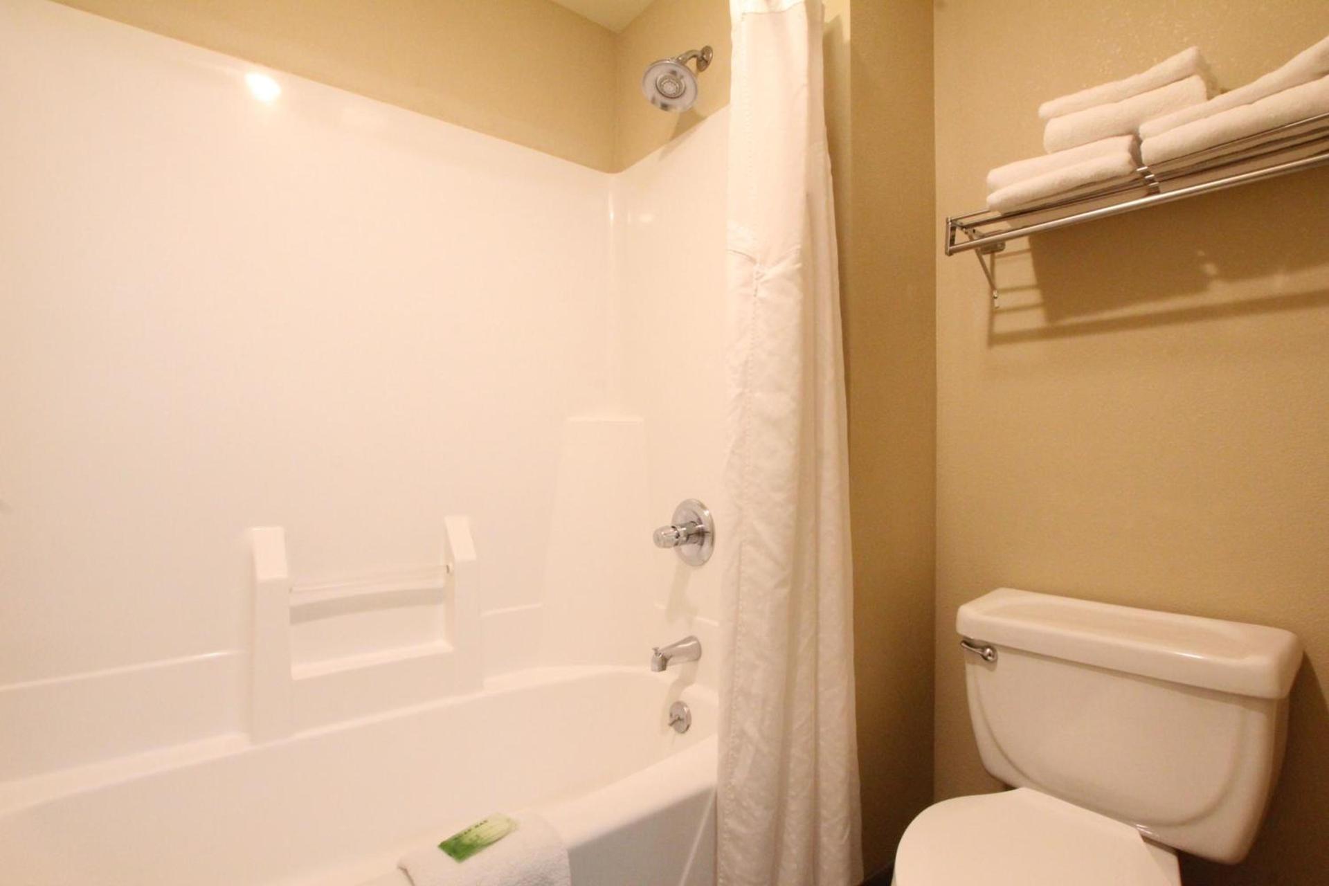 Holiday Inn Express & Suites Chicago-Libertyville by IHG photo 6