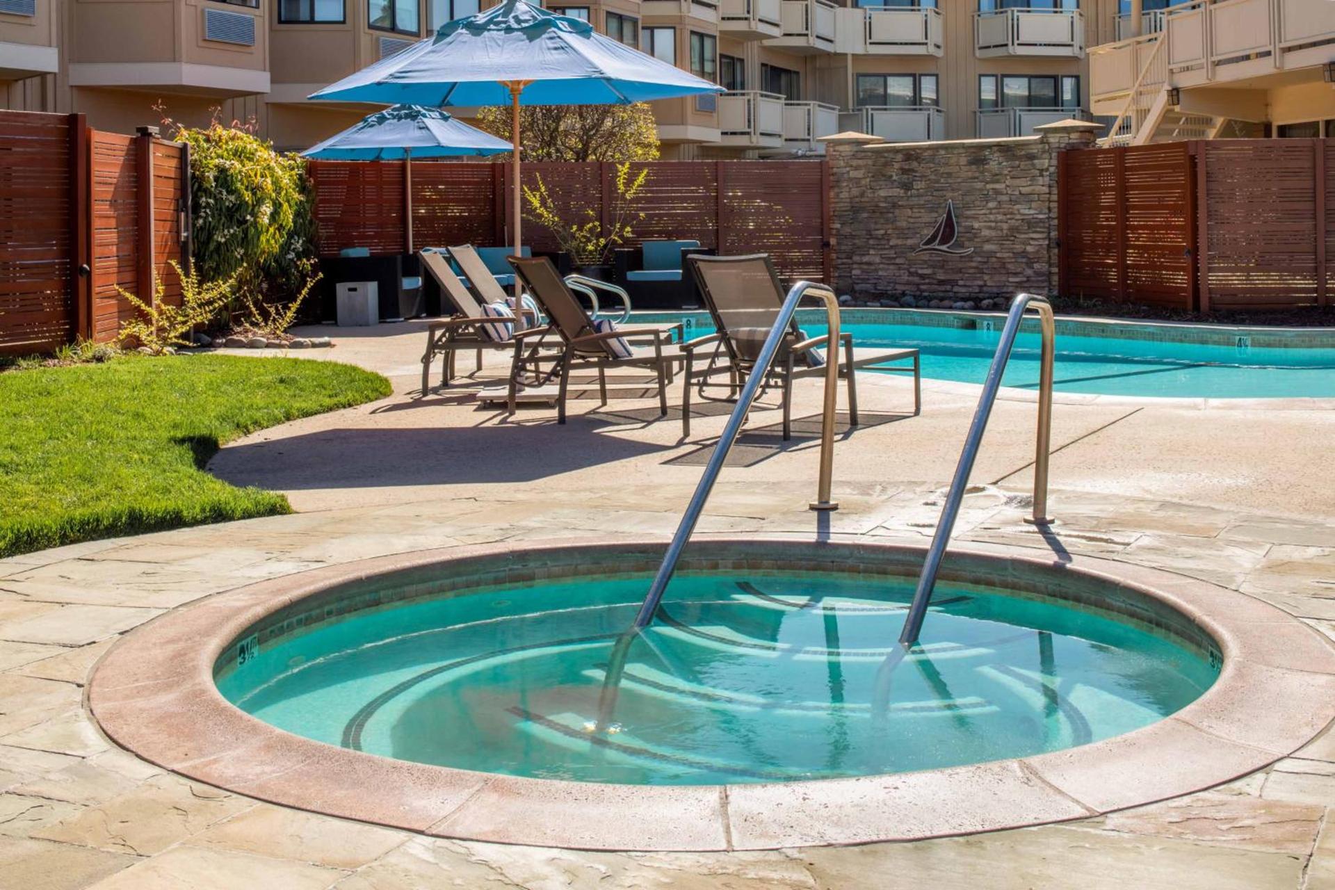 The Lodge at Tiburon photo 37