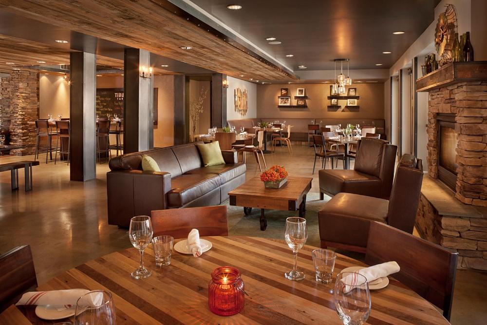 The Lodge at Tiburon photo 39