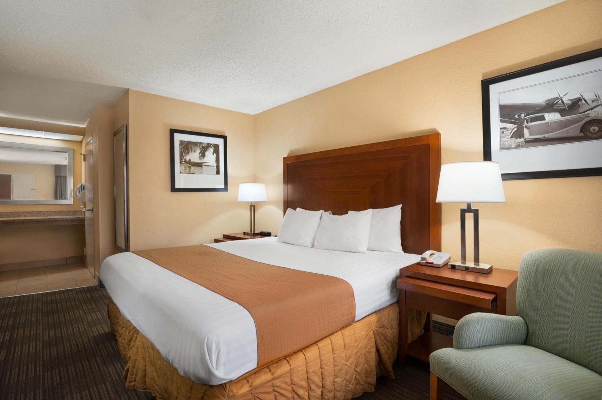 Days Inn by Wyndham Jacksonville Airport photo 25