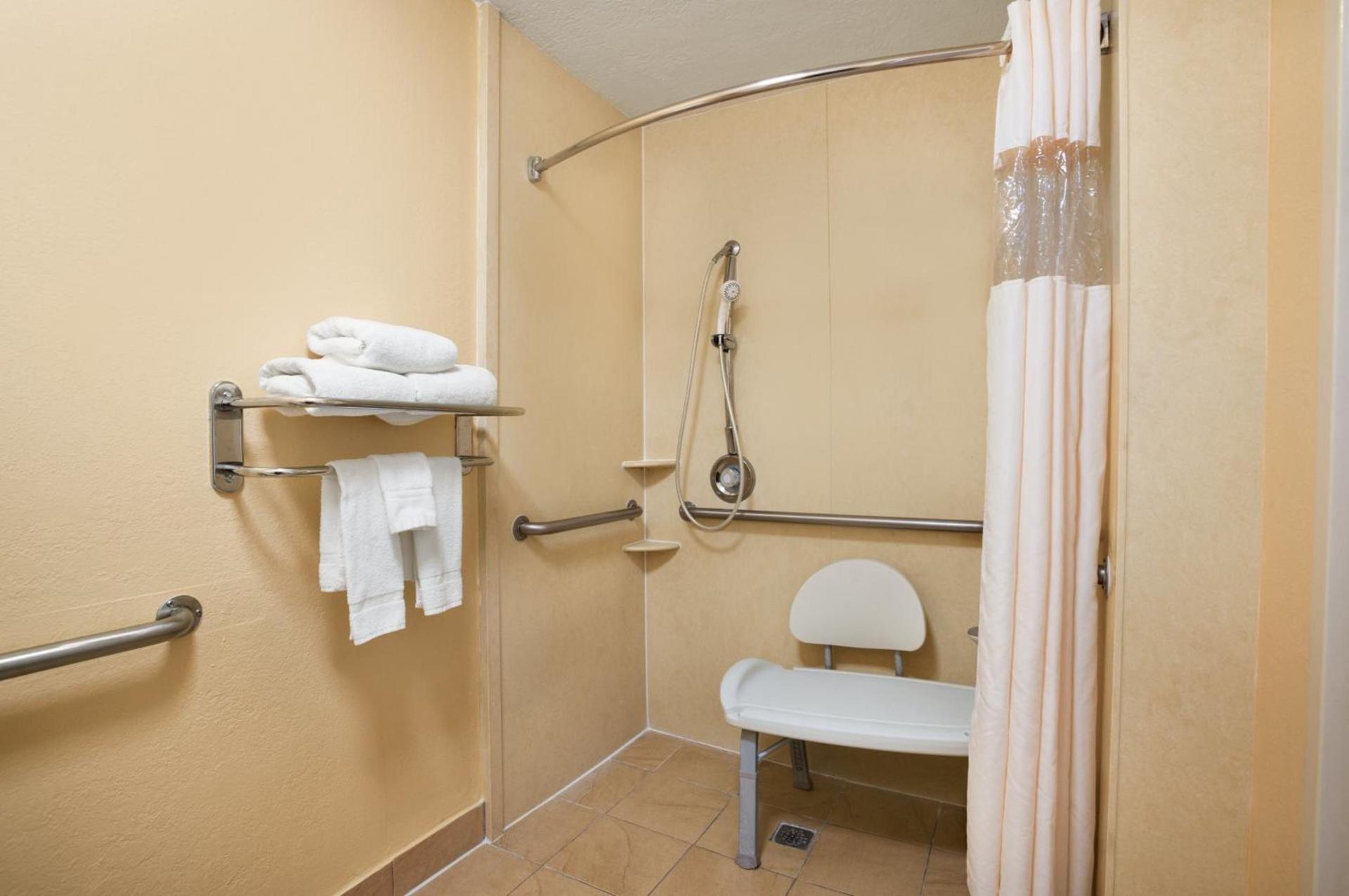 Days Inn by Wyndham Jacksonville Airport photo 33