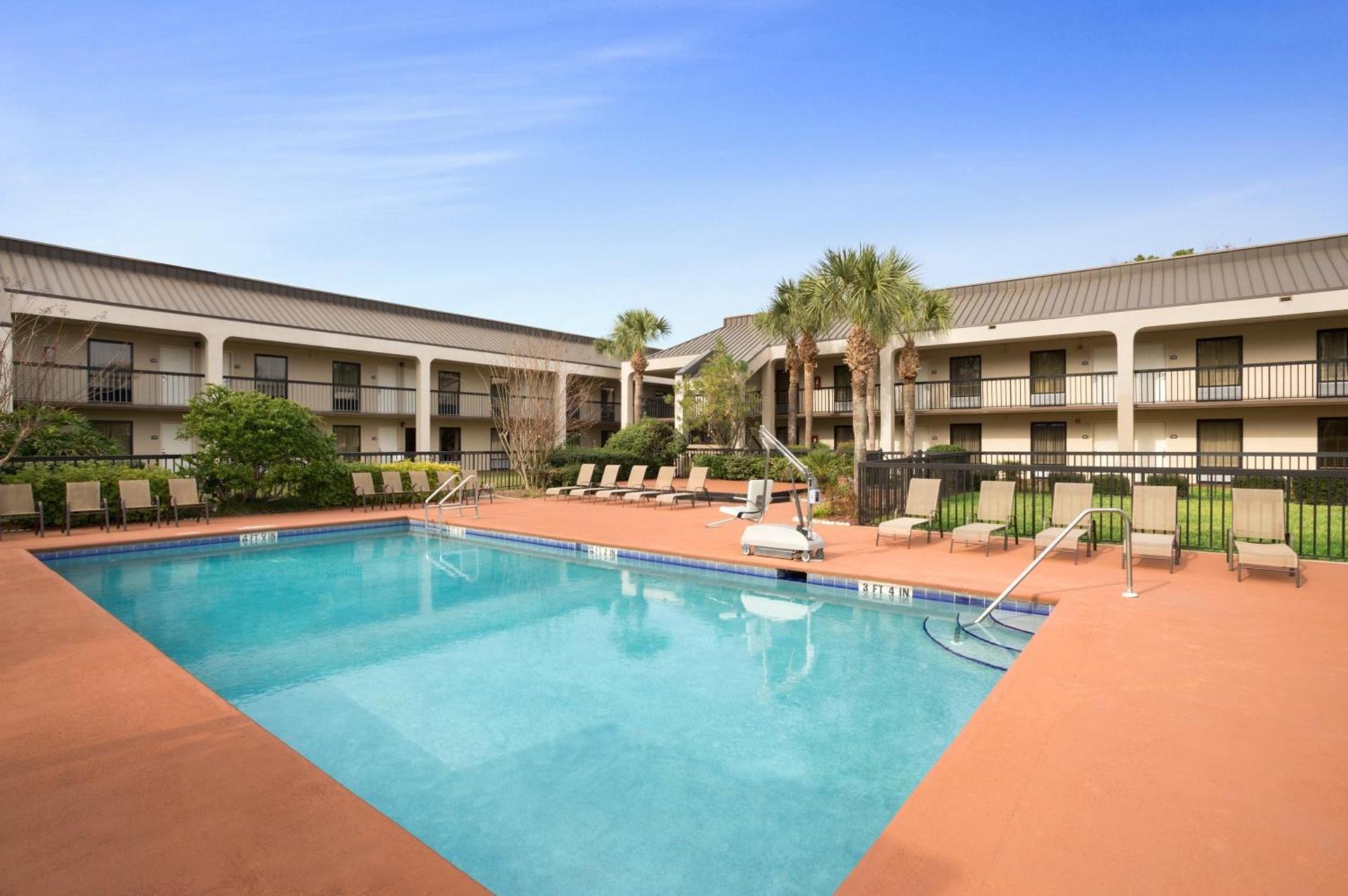Days Inn by Wyndham Jacksonville Airport photo 19