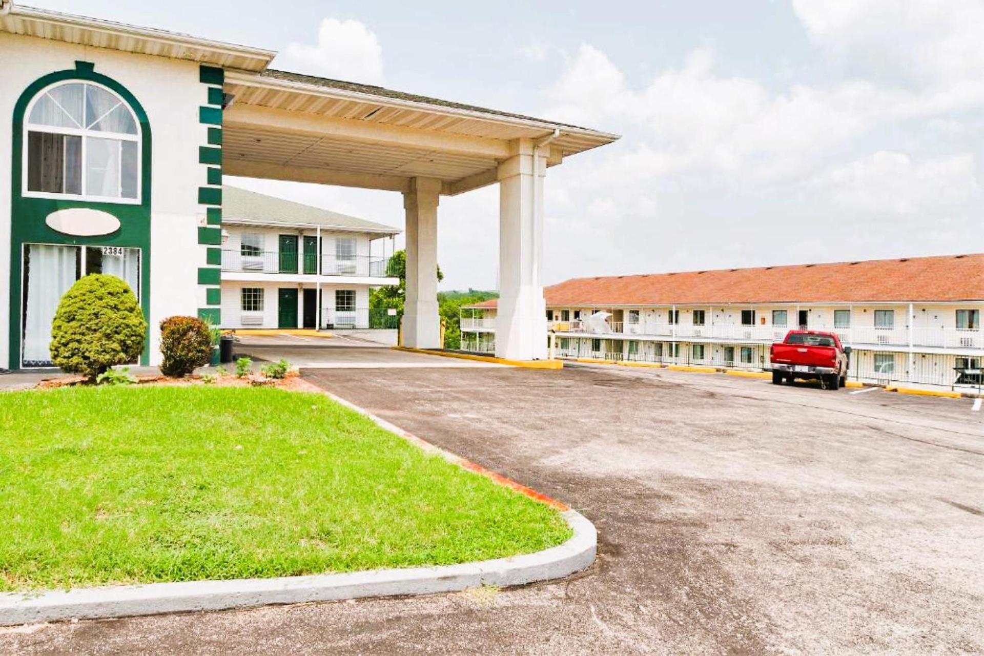 Evergreen Inn photo 1