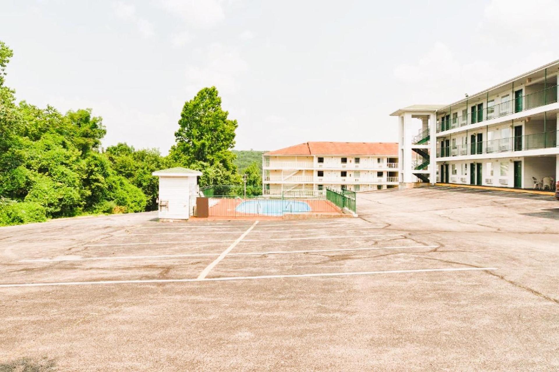 Evergreen Inn photo 4