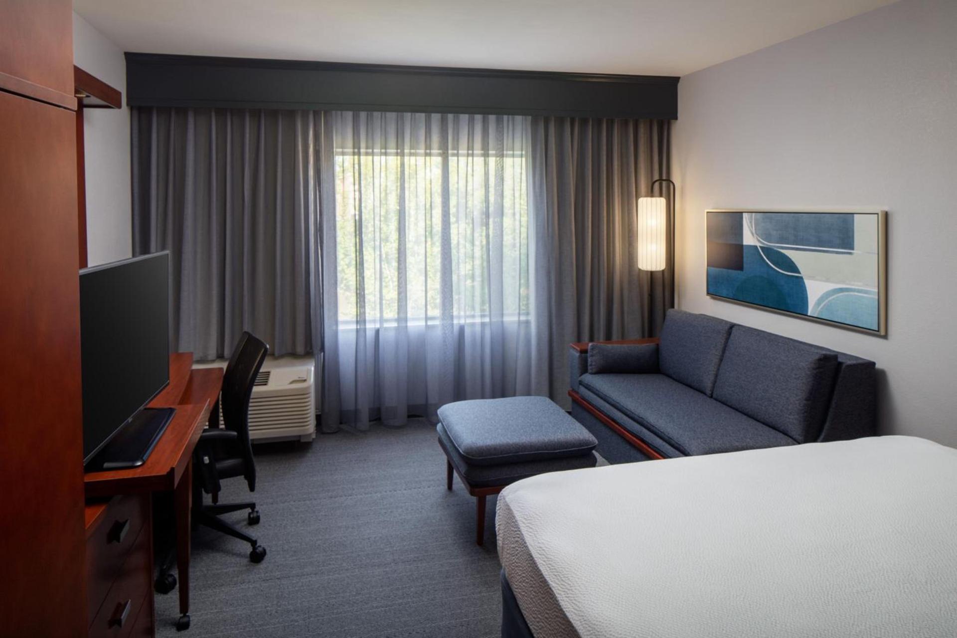 Courtyard by Marriott Charleston Downtown/Civic Center photo 9
