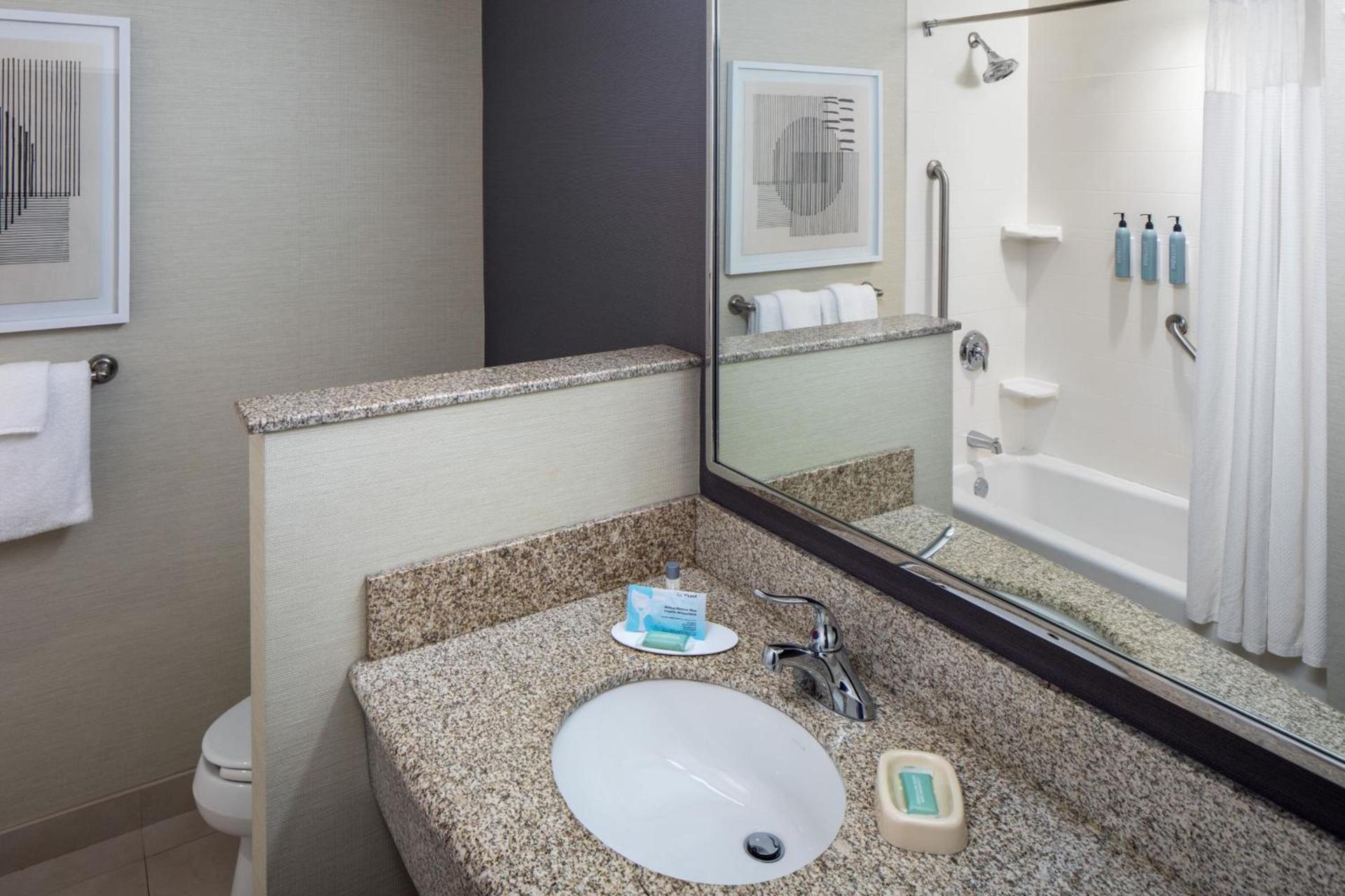 Courtyard by Marriott Charleston Downtown/Civic Center photo 18