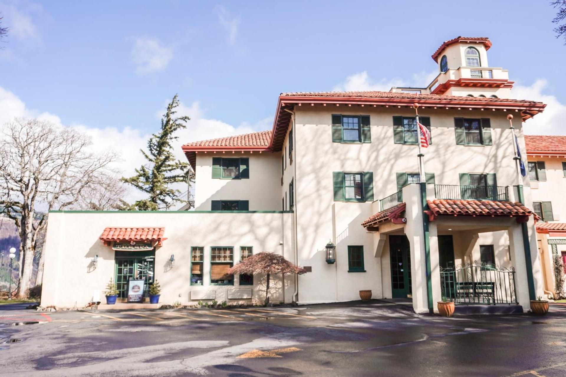 Columbia Gorge Hotel & Spa photo 2