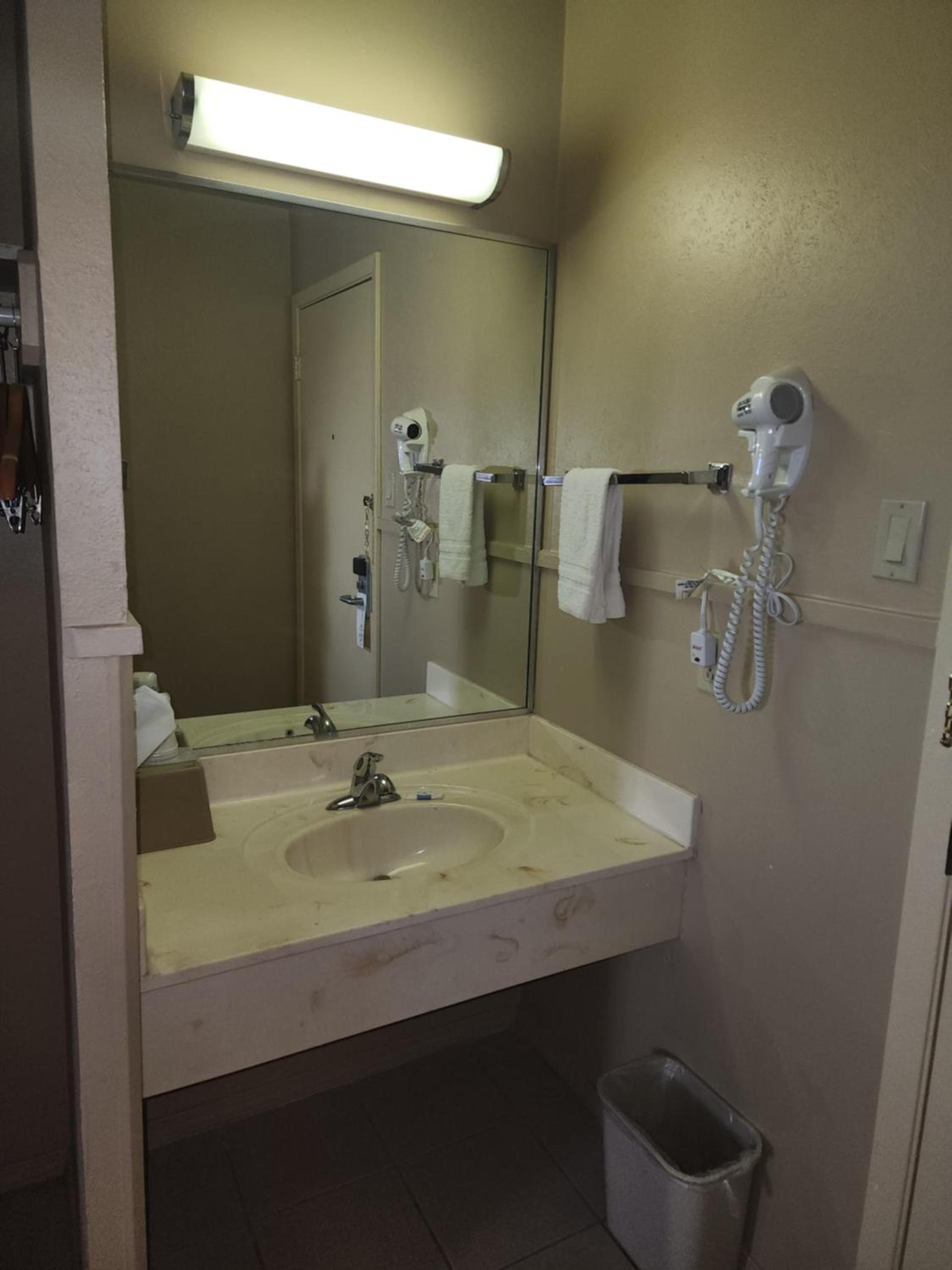 Colonial Inn Monahans TX photo 4