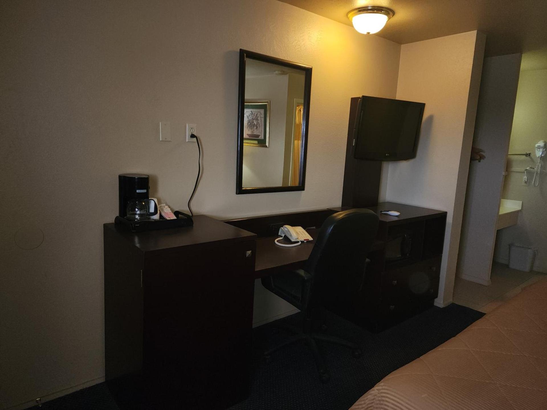 Colonial Inn Monahans TX photo 5