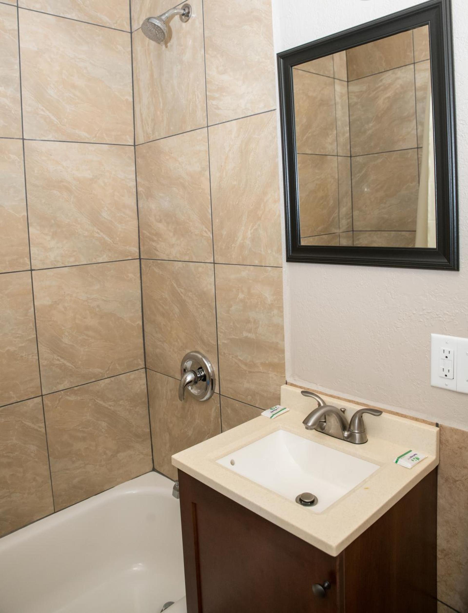 Regency Inn photo 3