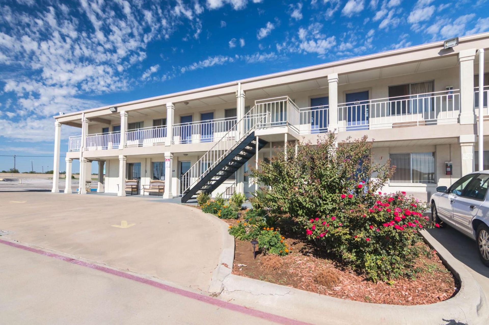 Motel 6-Wichita Falls, TX - North — hotel in Wichita Falls