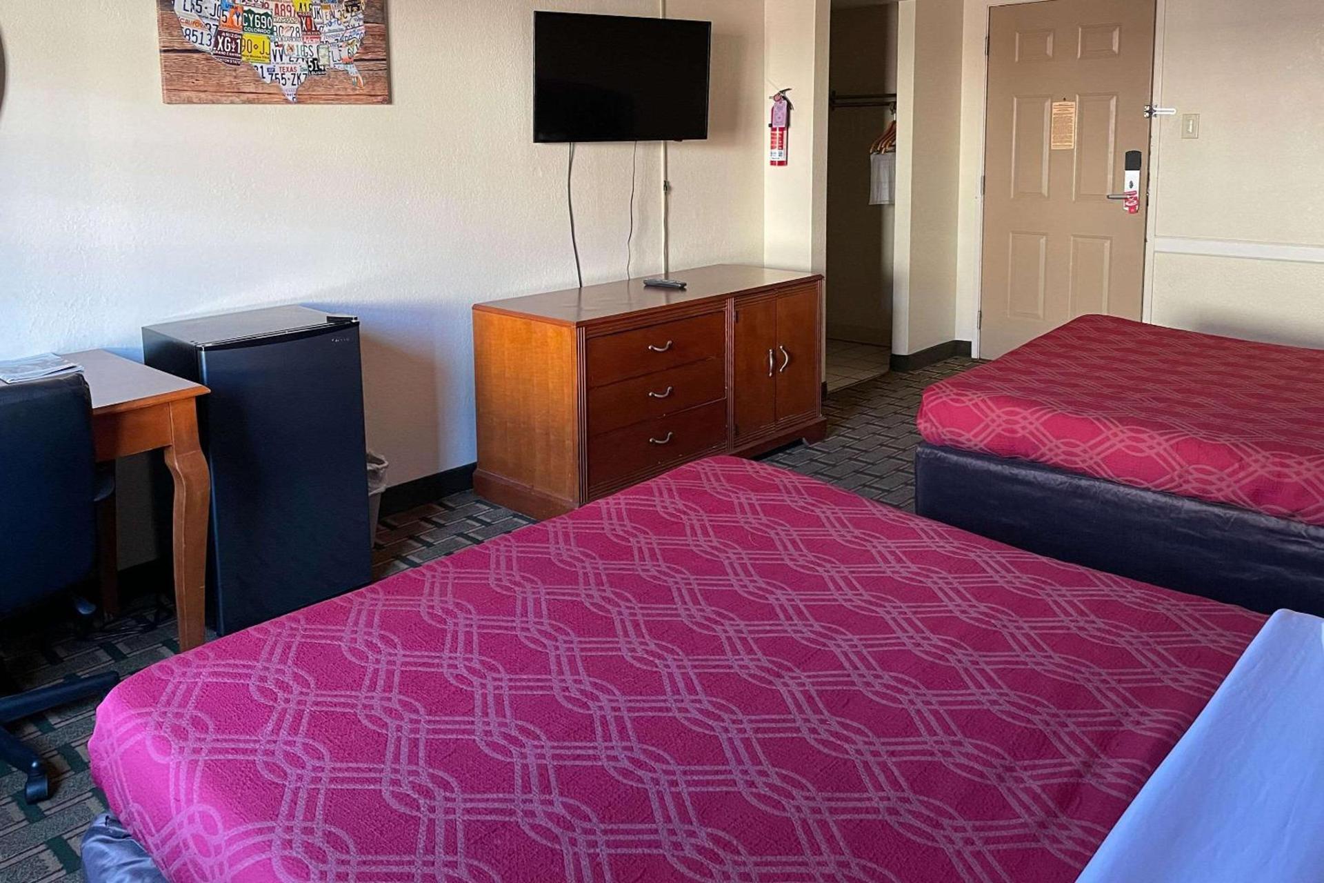 Econo Lodge Kalamazoo near Wings Stadium photo 12