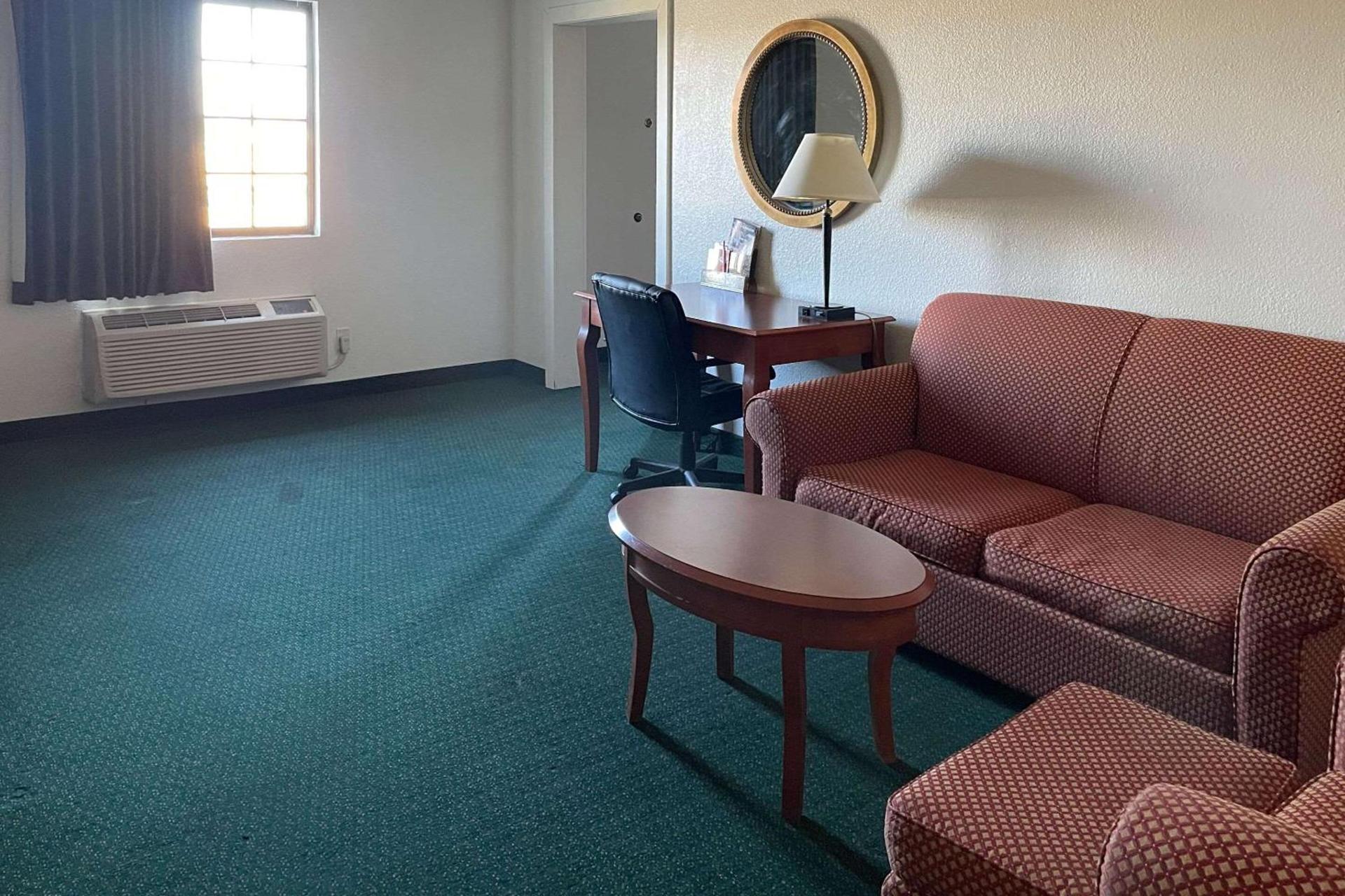 Econo Lodge Kalamazoo near Wings Stadium photo 20