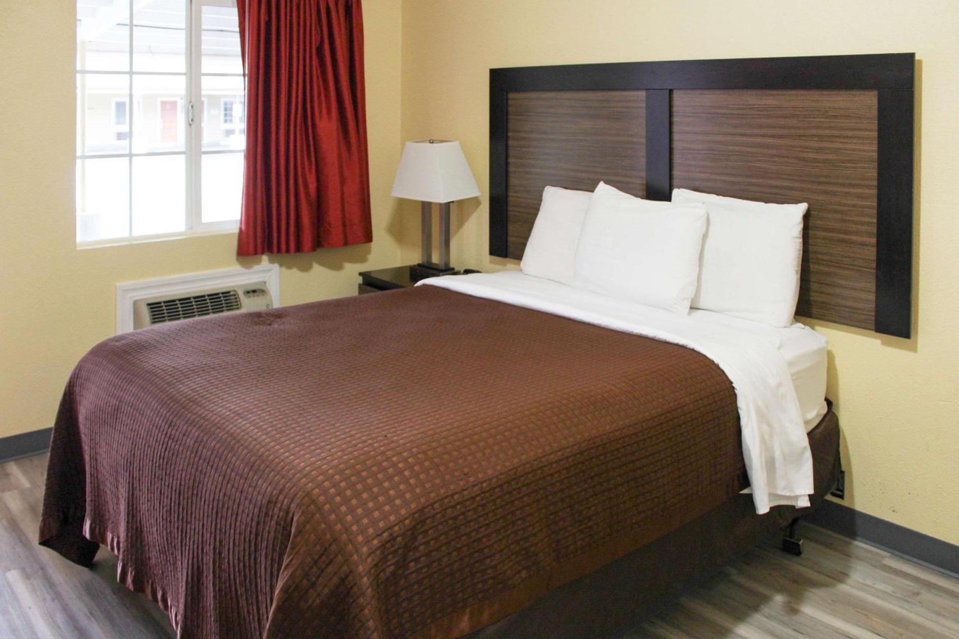 Rodeway Inn Medford South I-5 photo 9
