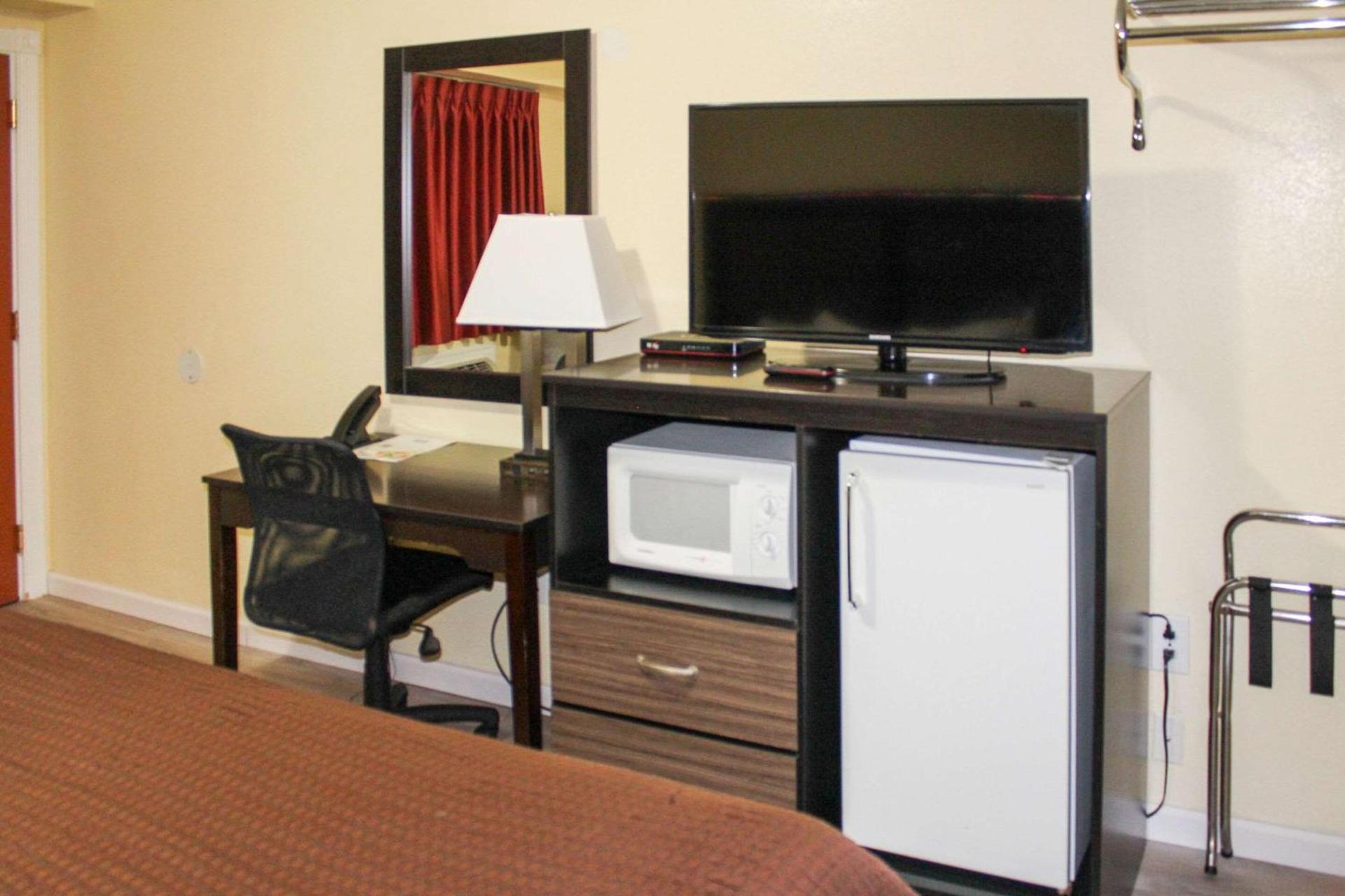 Rodeway Inn Medford South I-5 photo 18