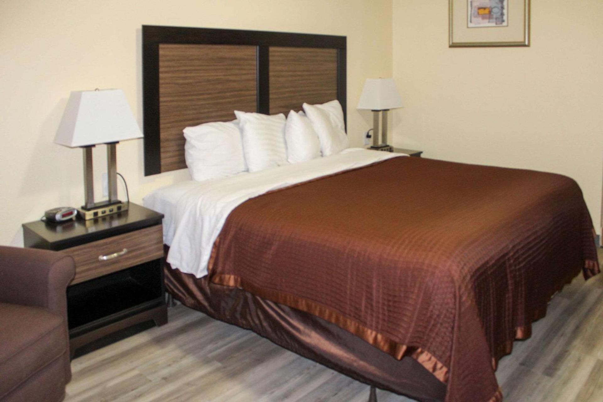 Rodeway Inn Medford South I-5 photo 16