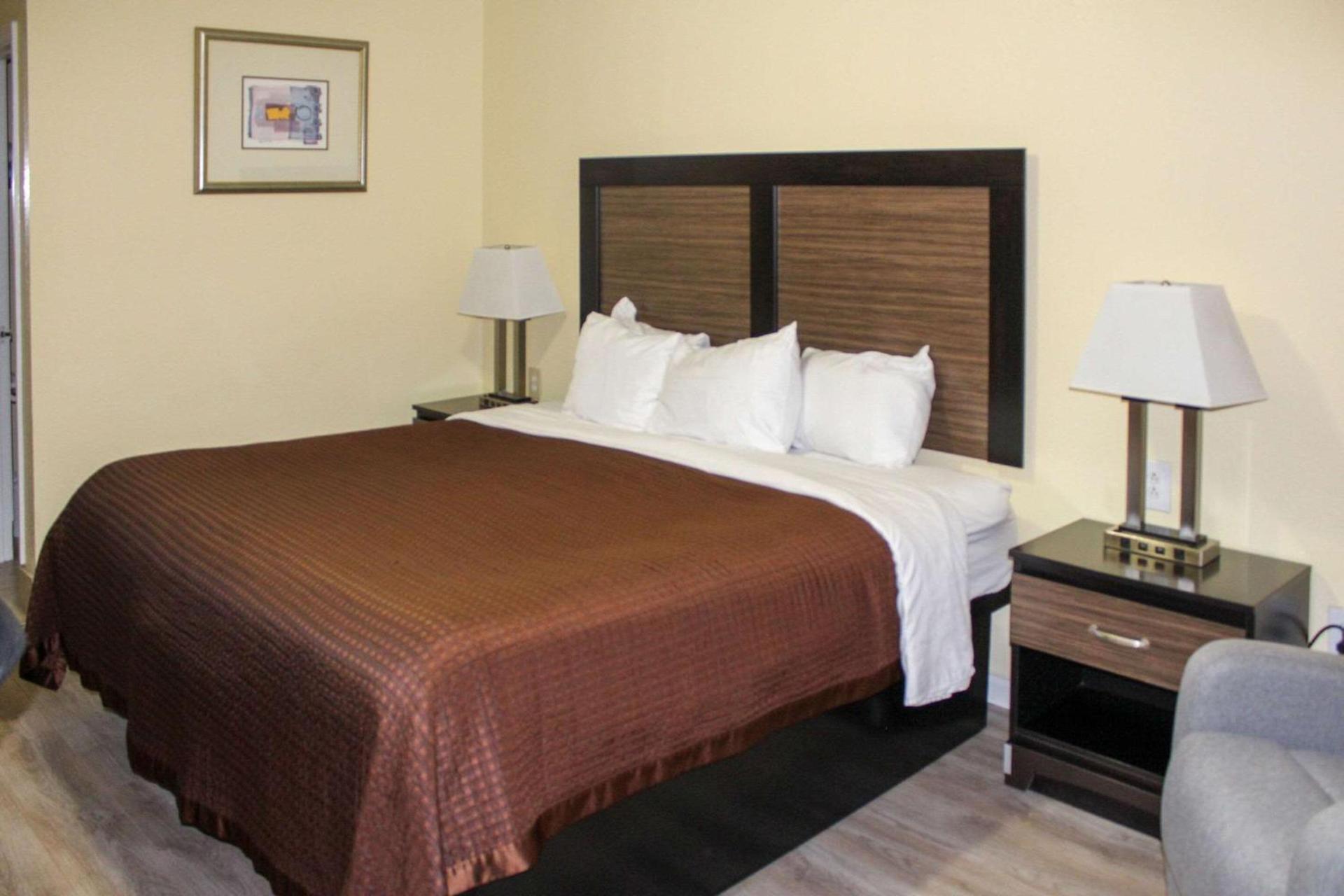 Rodeway Inn Medford South I-5 photo 17