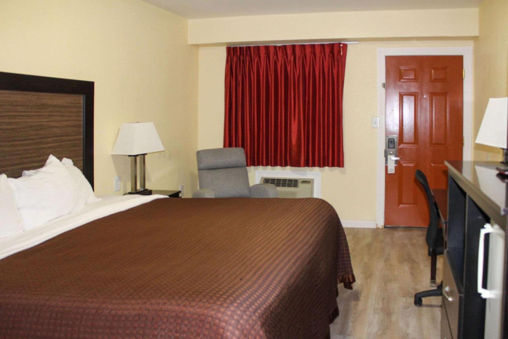 Rodeway Inn Medford South I-5 photo 20