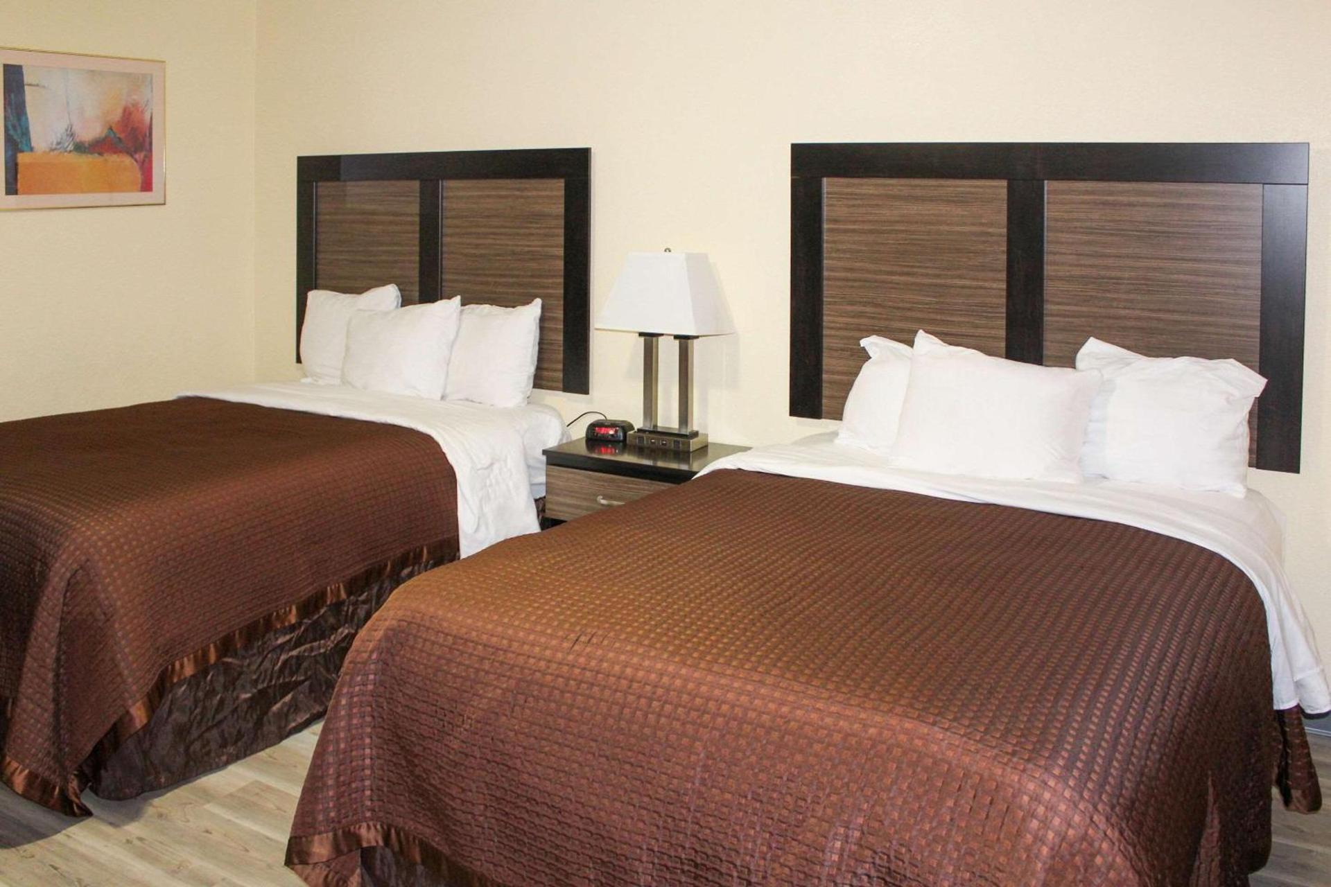 Rodeway Inn Medford South I-5 photo 24