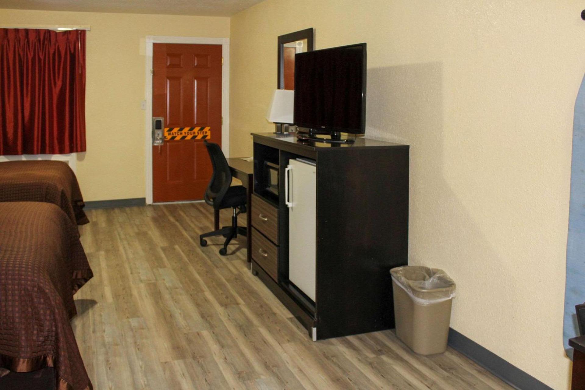 Rodeway Inn Medford South I-5 photo 27