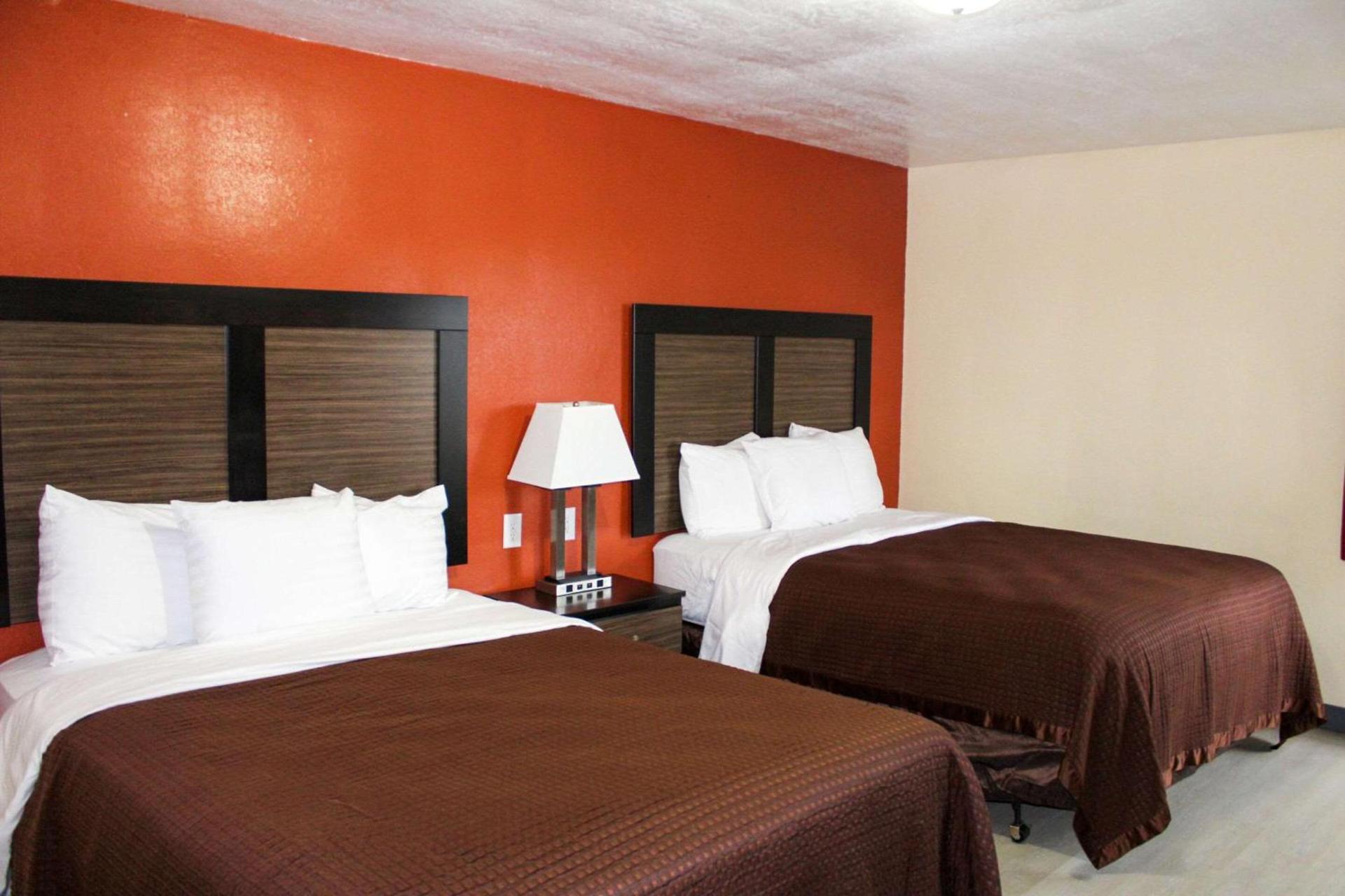 Rodeway Inn Medford South I-5 photo 28