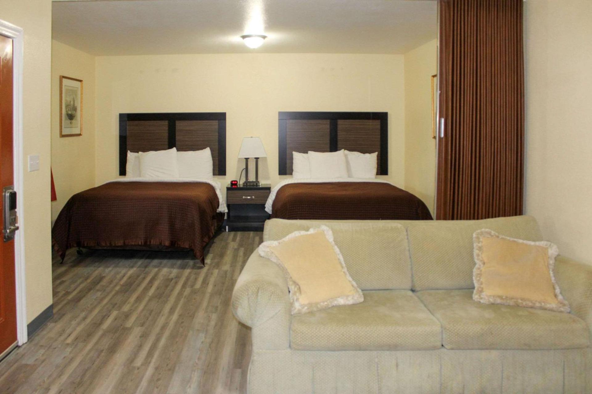 Rodeway Inn Medford South I-5 photo 31
