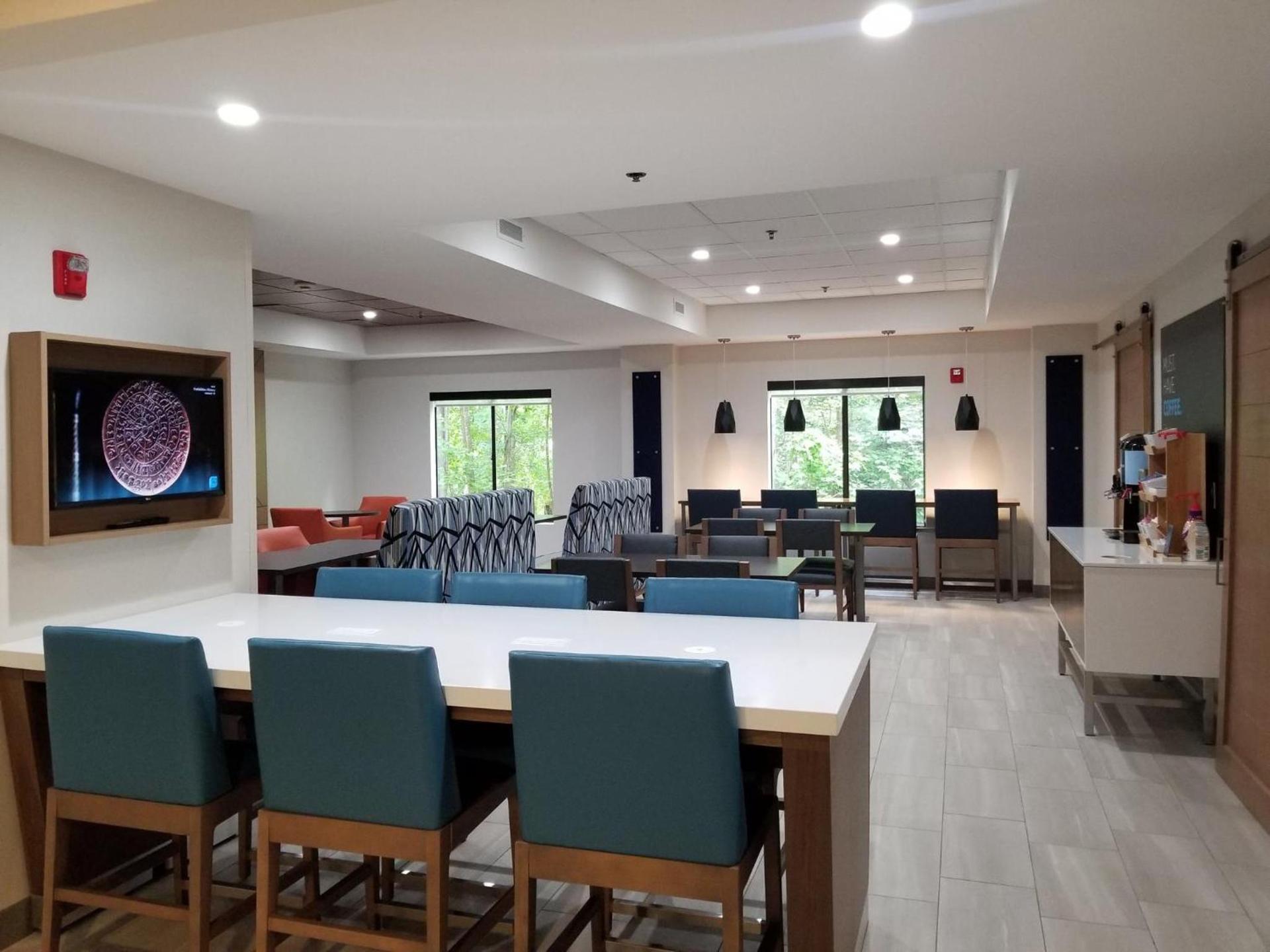 Holiday Inn Express Apex - Raleigh by IHG photo 18