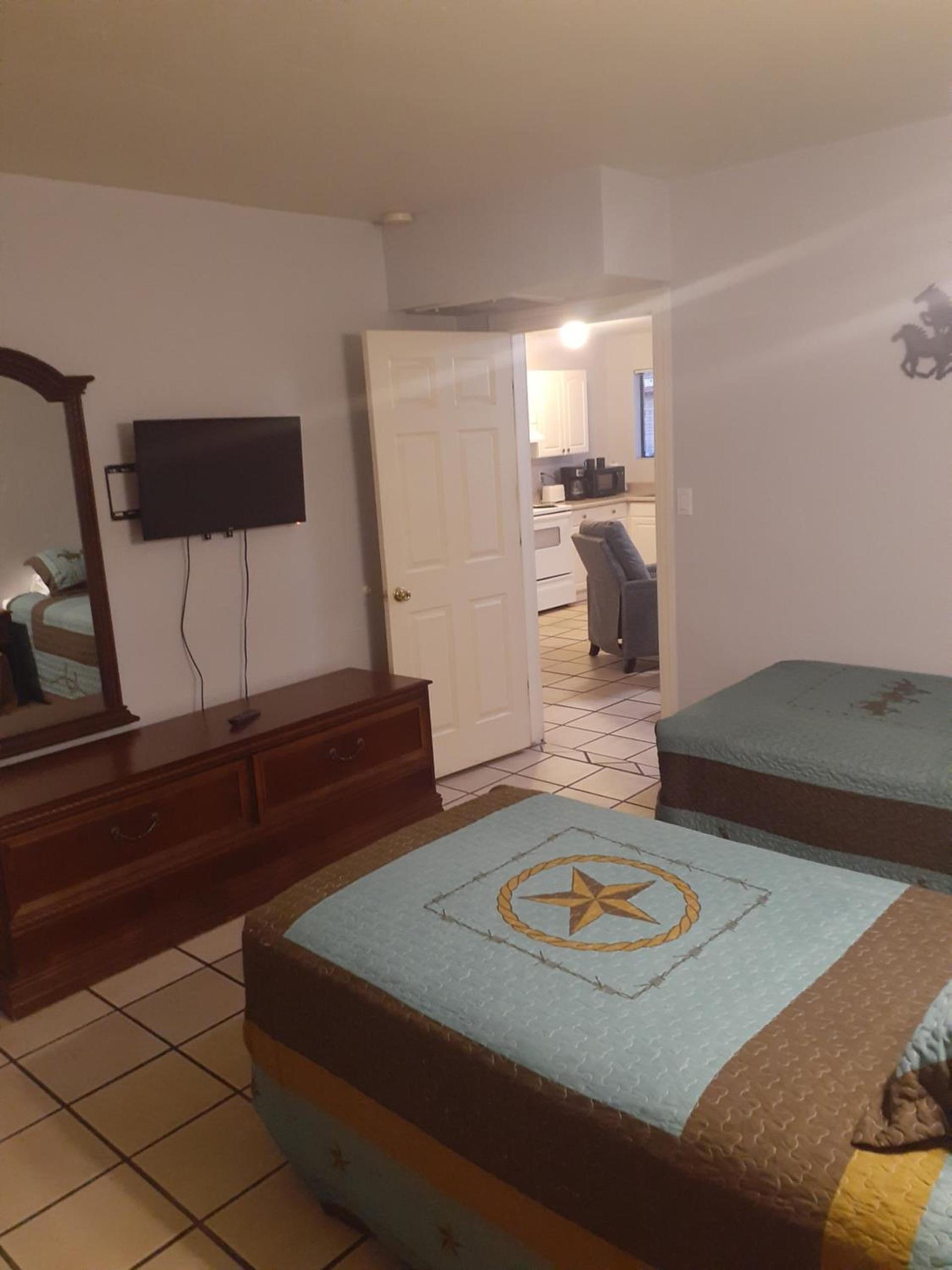 Stagecoach Suites photo 32