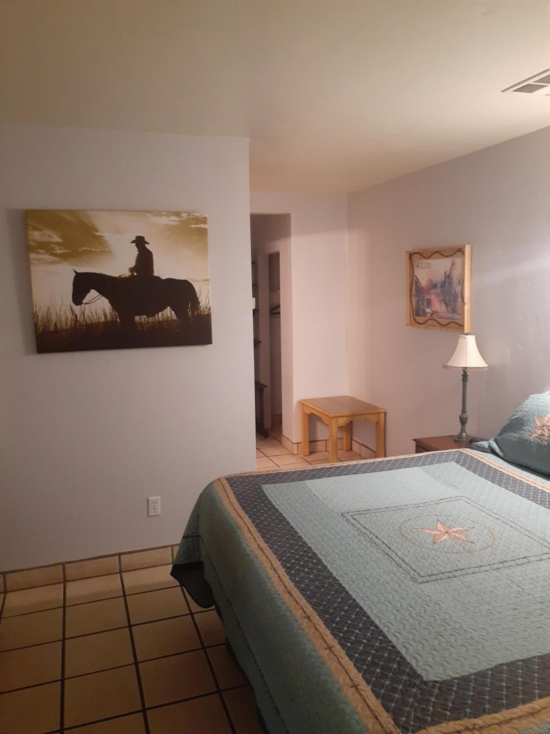 Stagecoach Suites photo 27
