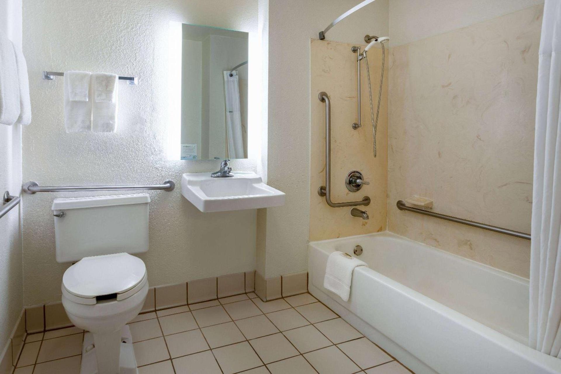 Hotel Carolina A Days Inn by Wyndham photo 39