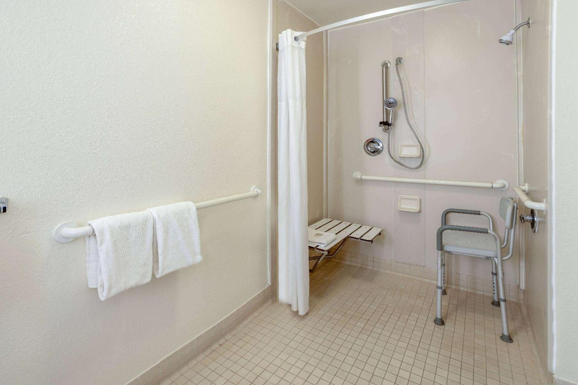 Hotel Carolina A Days Inn by Wyndham photo 18