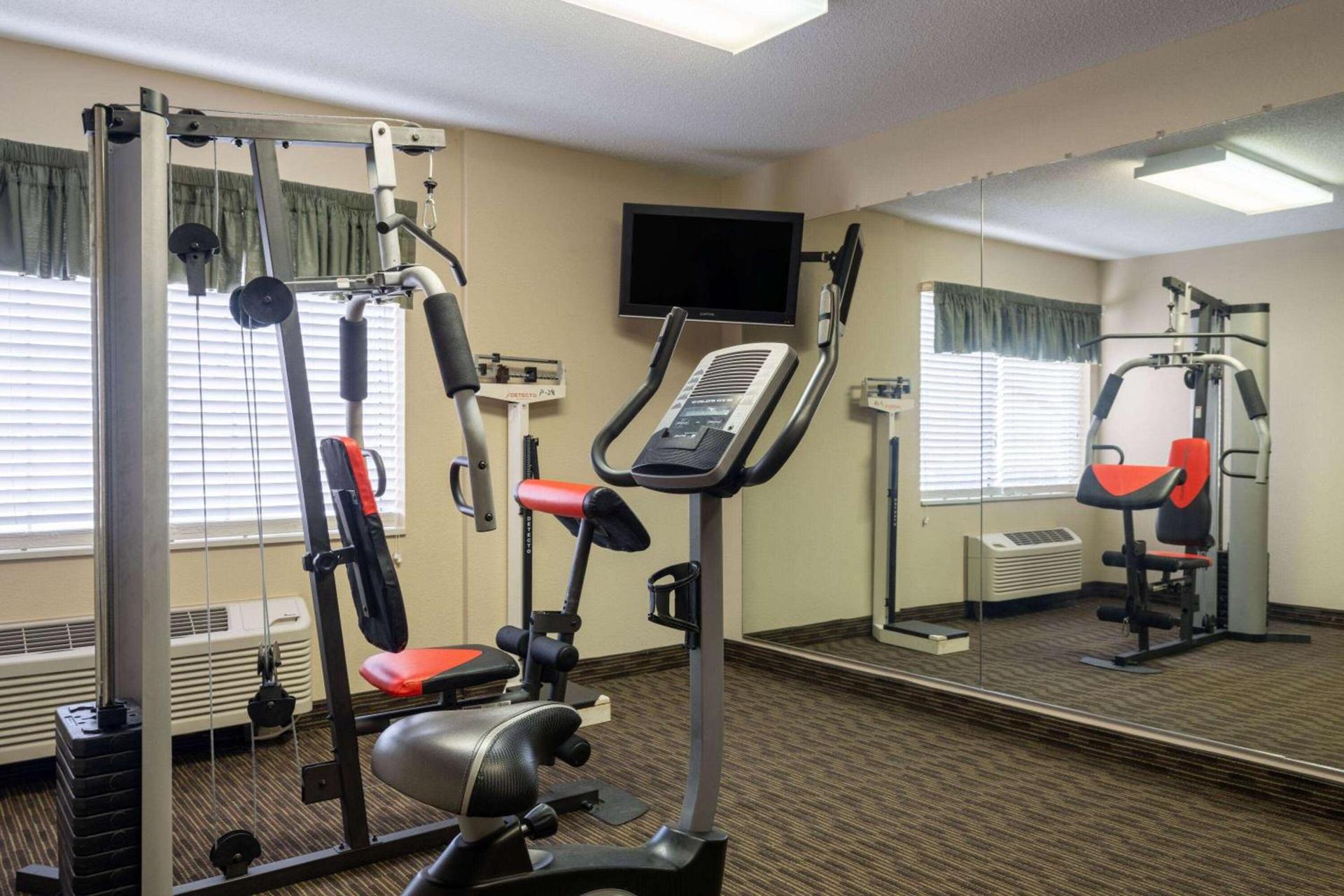 AmericInn by Wyndham Cedar Rapids North photo 11