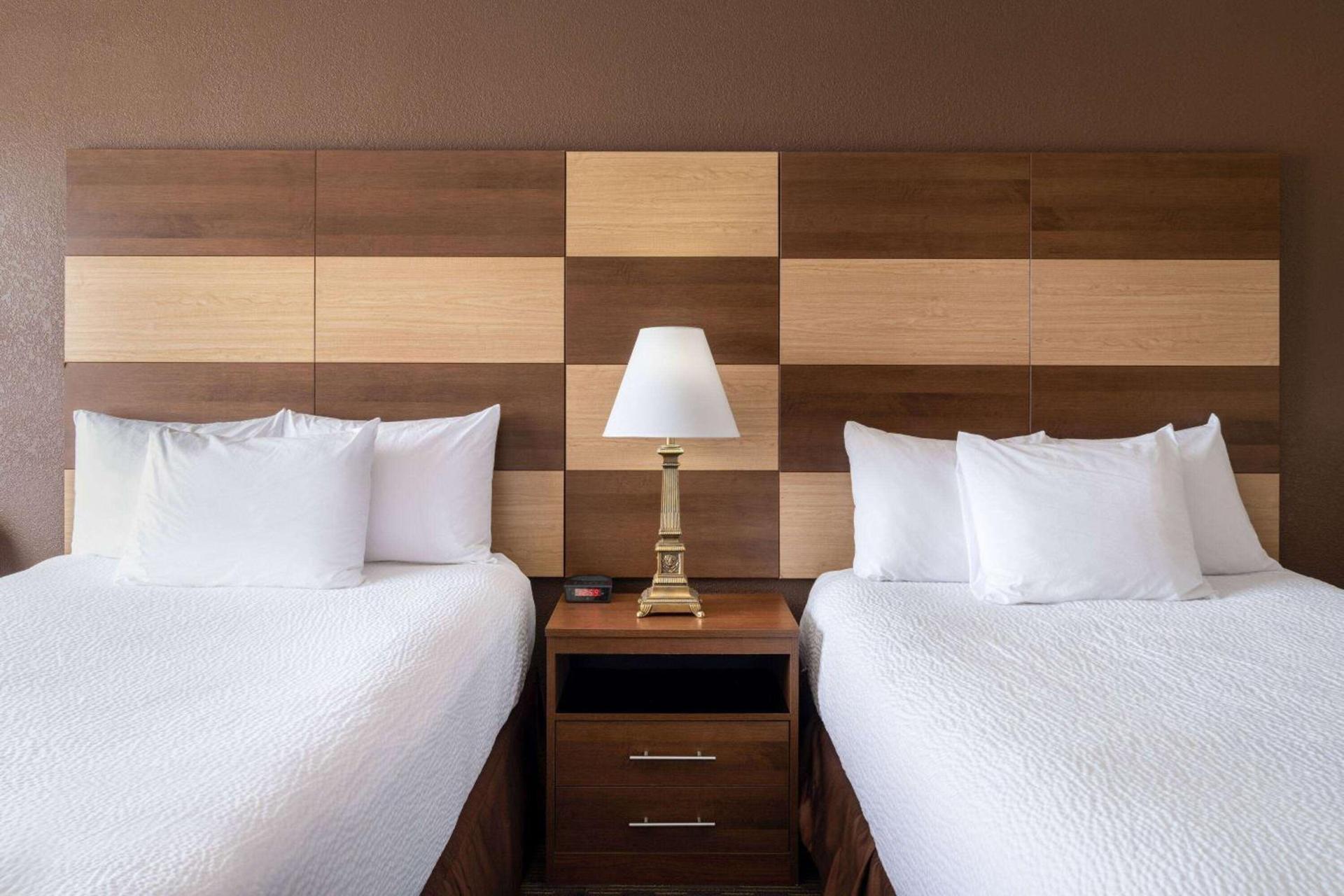 AmericInn by Wyndham Cedar Rapids North photo 13