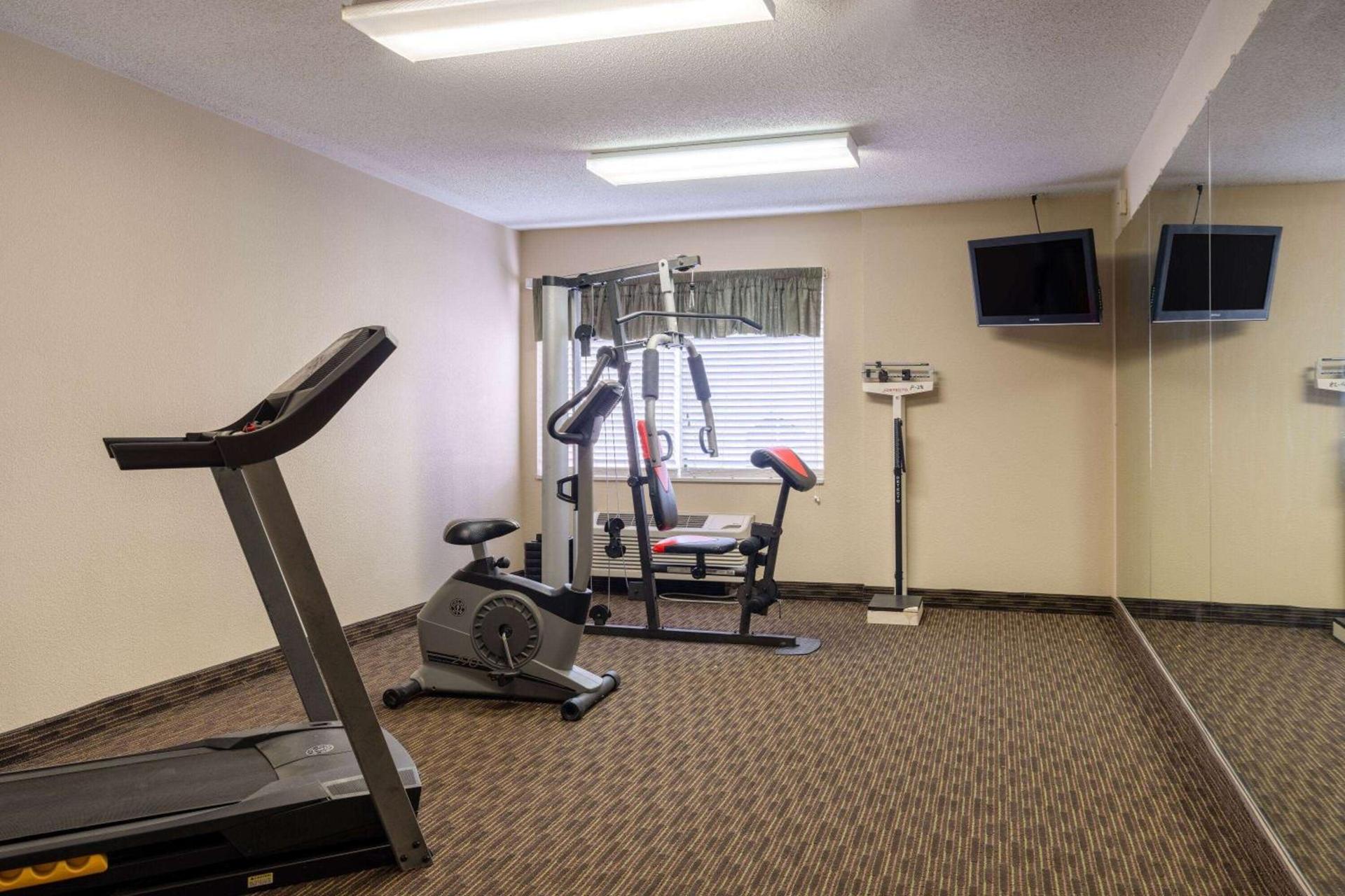 AmericInn by Wyndham Cedar Rapids North photo 12